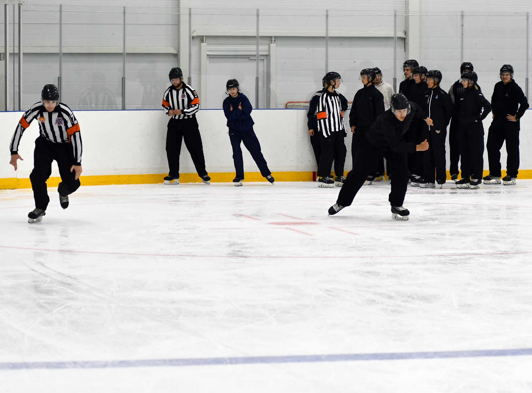 Фото: Сборы судей ФХМ, сдача нормативов на льду