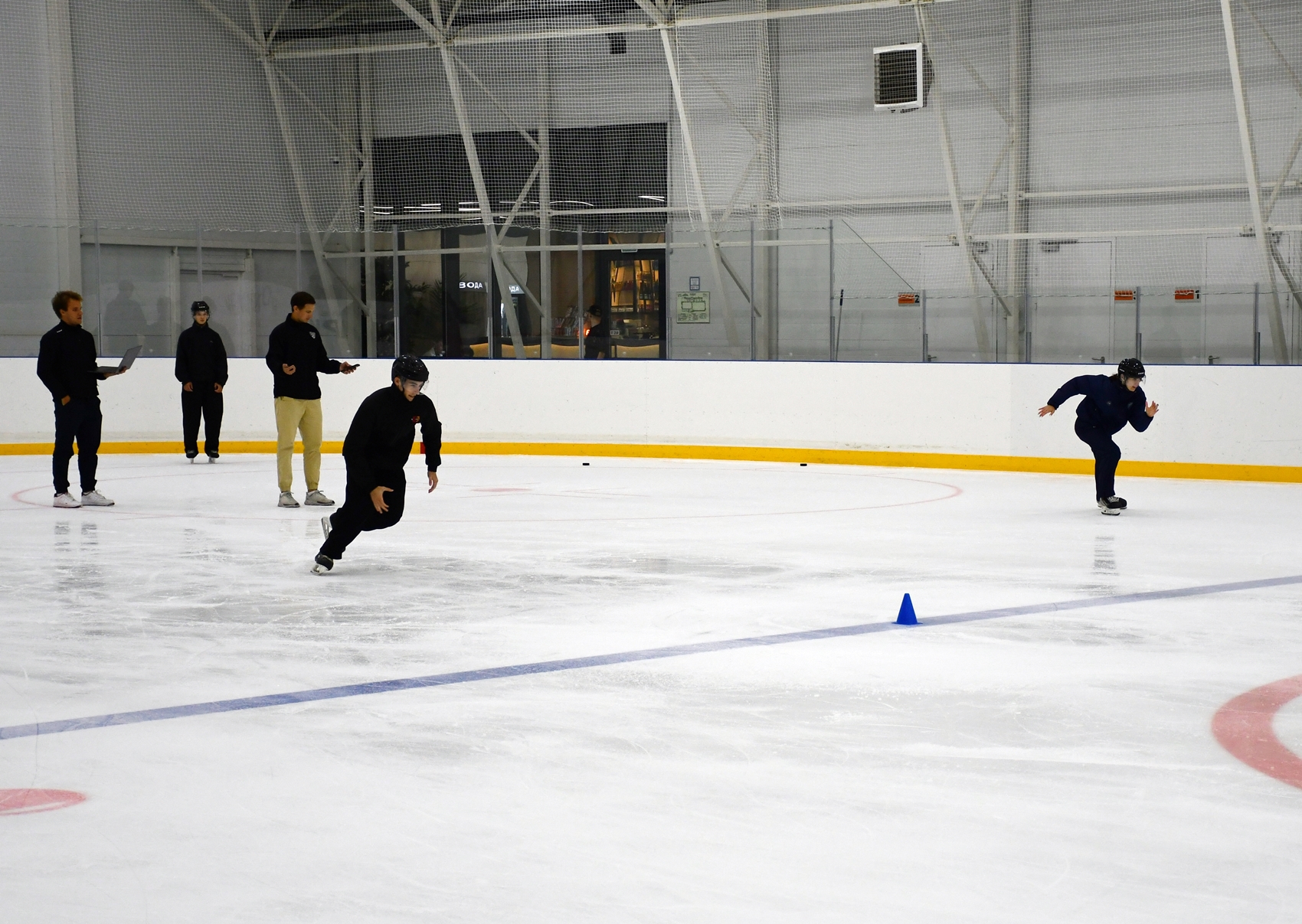 Фото: Сборы судей ФХМ, сдача нормативов на льду