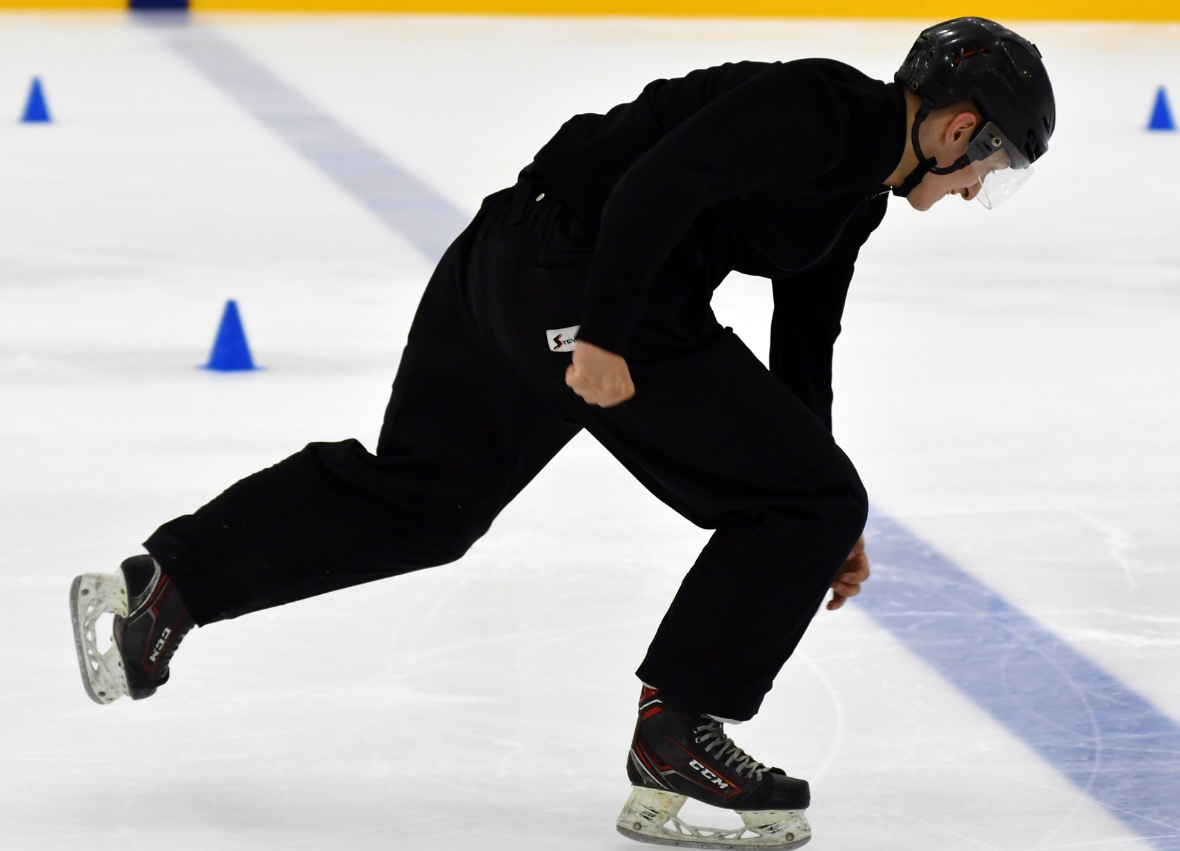 Фото: Сборы судей ФХМ, сдача нормативов на льду