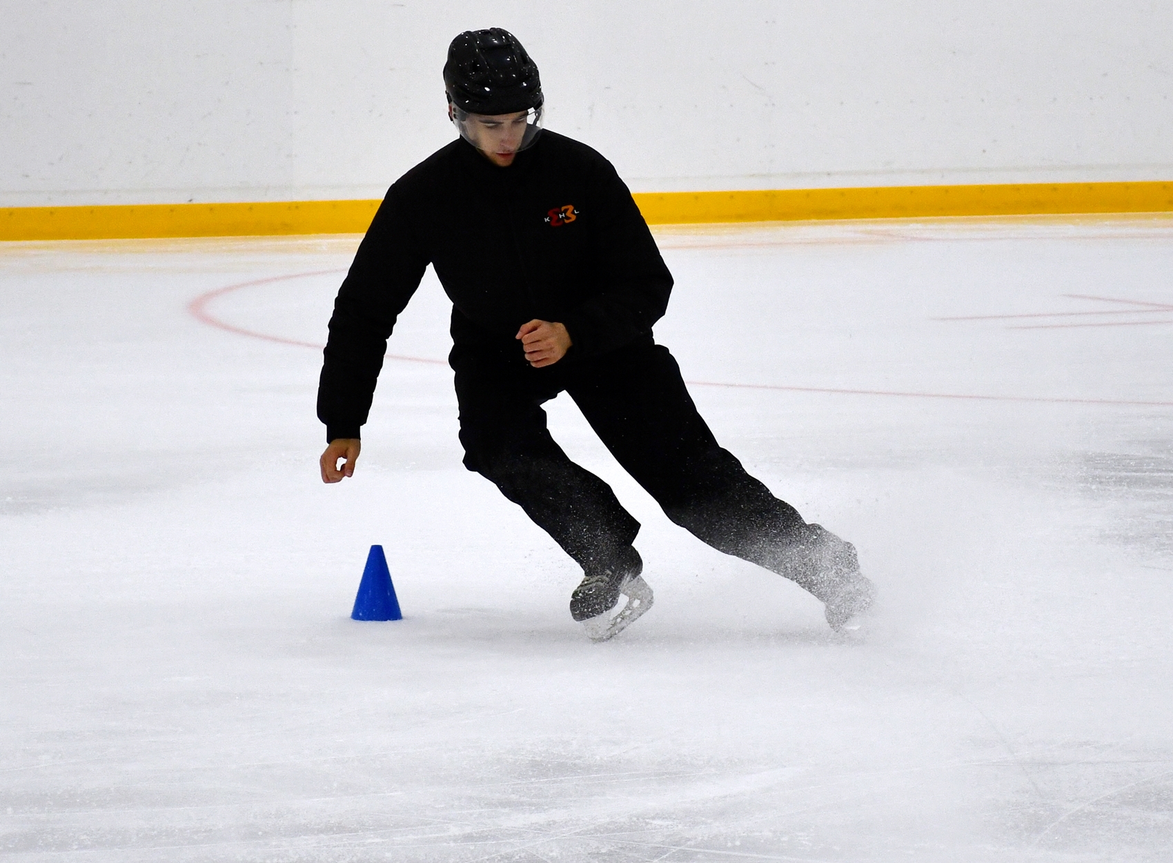 Фото: Сборы судей ФХМ, сдача нормативов на льду