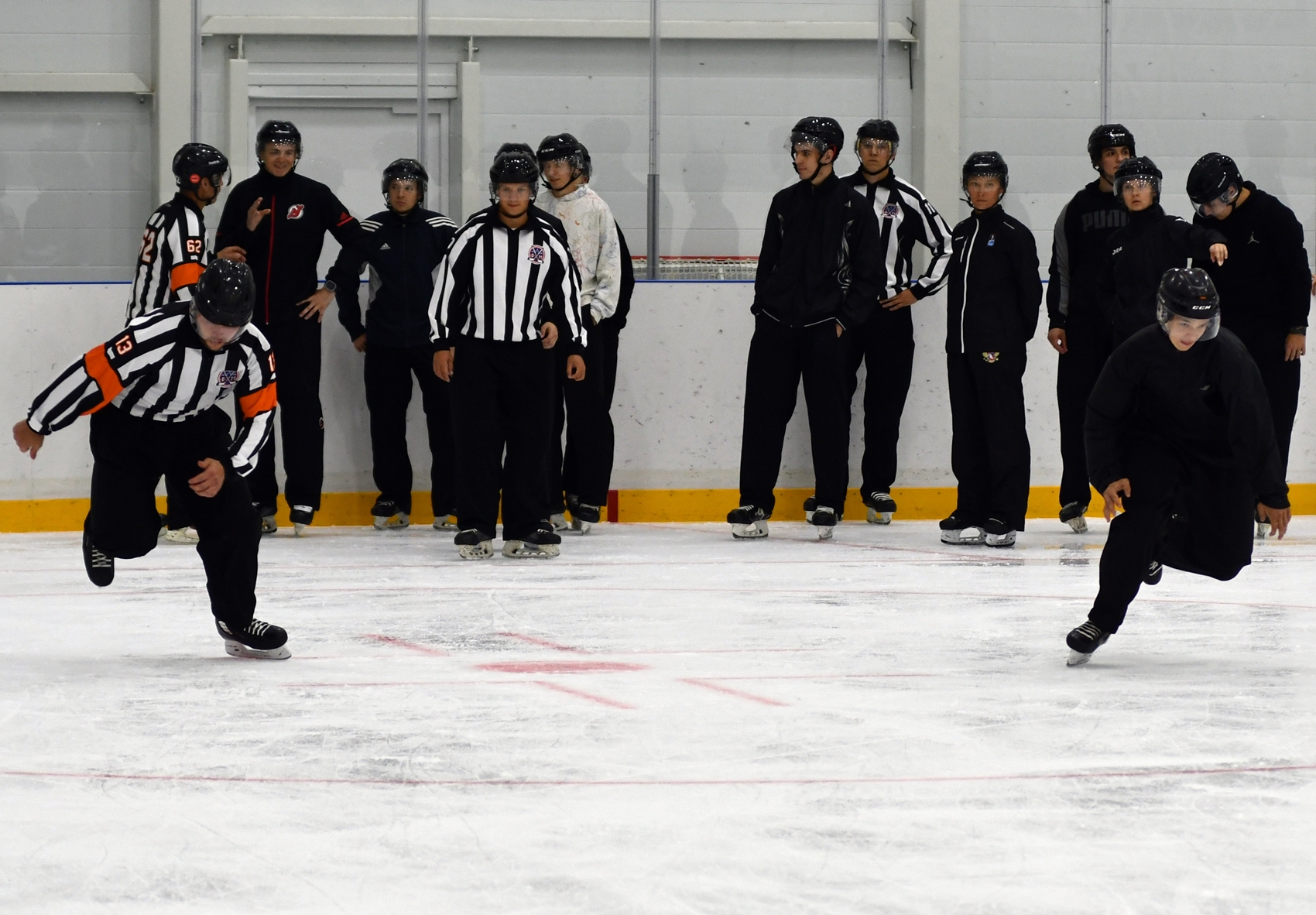 Фото: Сборы судей ФХМ, сдача нормативов на льду