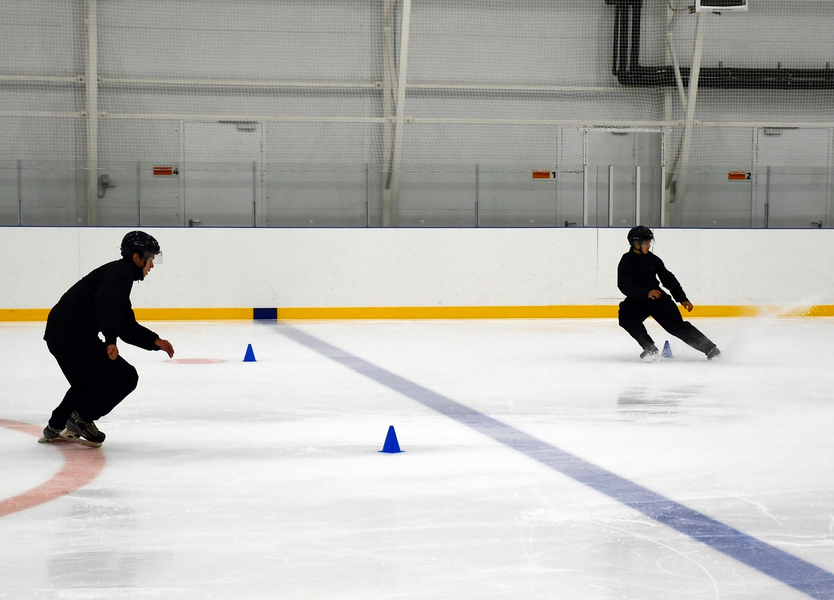 Фото: Сборы судей ФХМ, сдача нормативов на льду