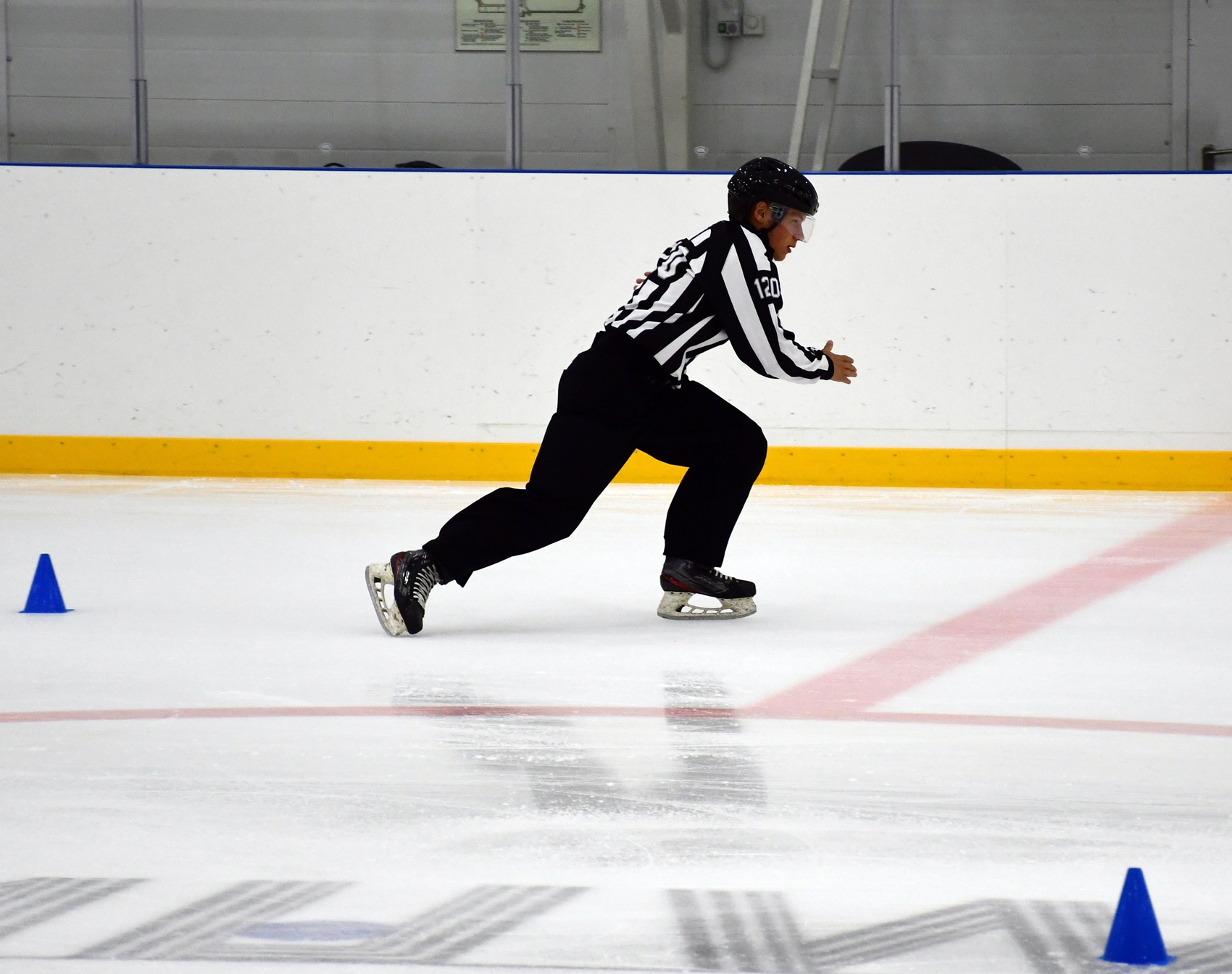 Фото: Сборы судей ФХМ, сдача нормативов на льду