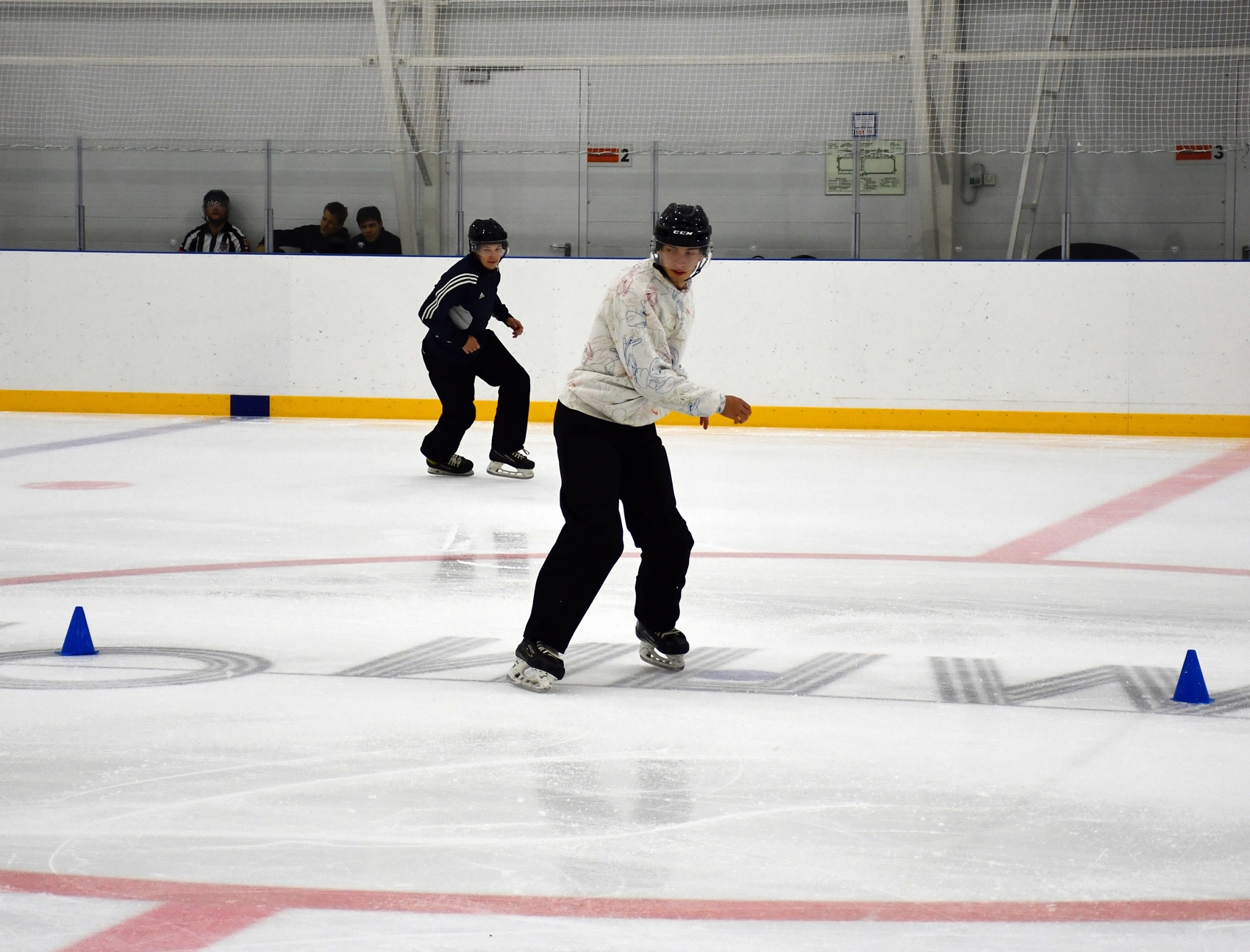 Фото: Сборы судей ФХМ, сдача нормативов на льду