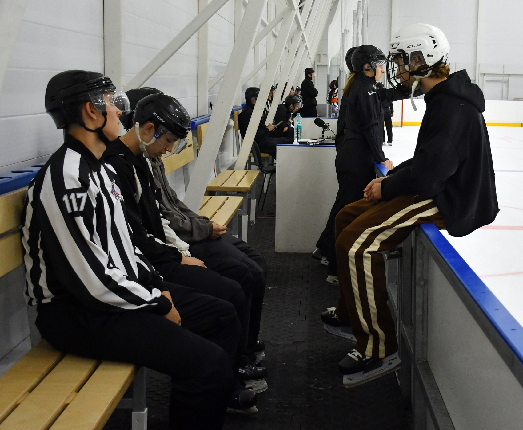 Фото: Сборы судей ФХМ, сдача нормативов на льду