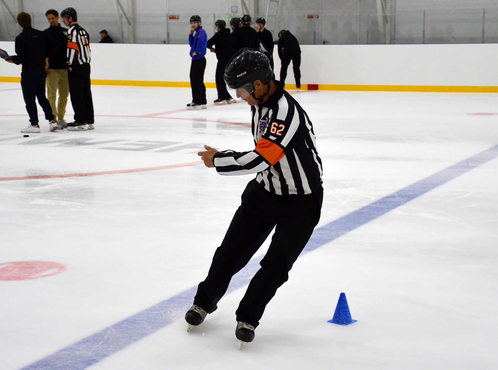 Фото: Сборы судей ФХМ, сдача нормативов на льду