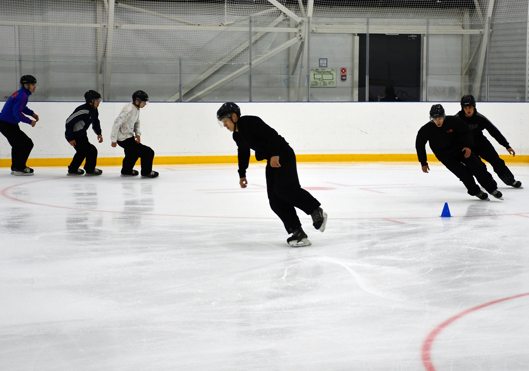 Фото: Сборы судей ФХМ, сдача нормативов на льду