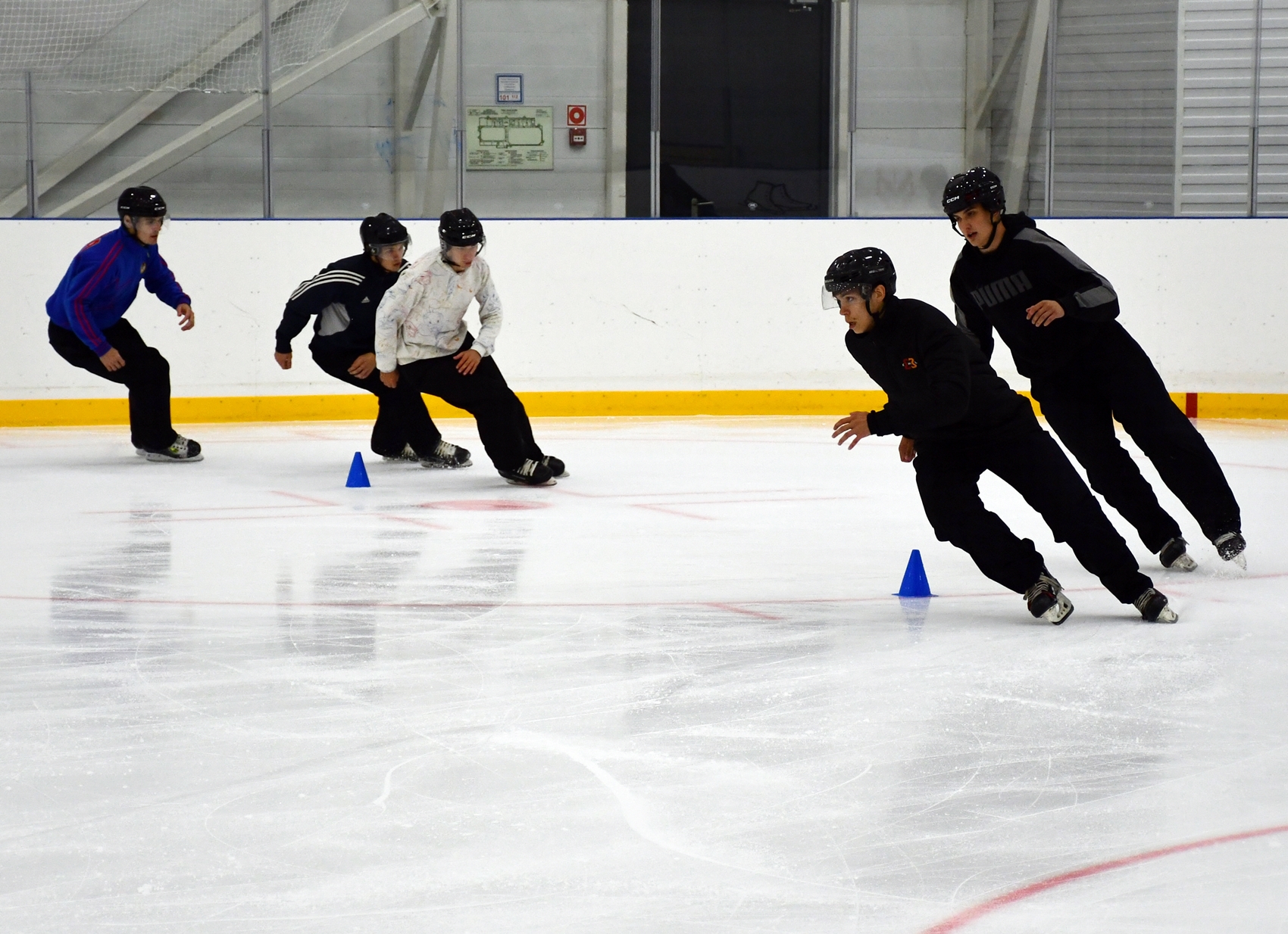 Фото: Сборы судей ФХМ, сдача нормативов на льду