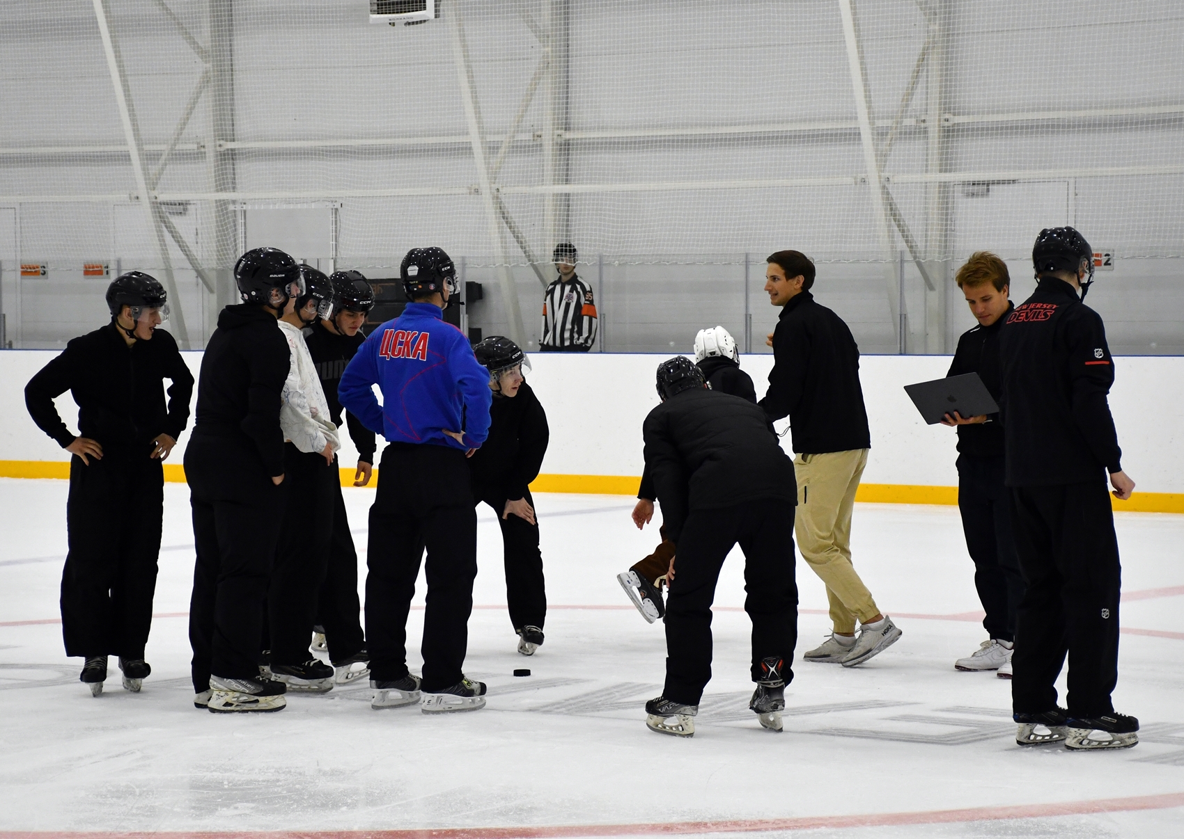 Фото: Сборы судей ФХМ, сдача нормативов на льду