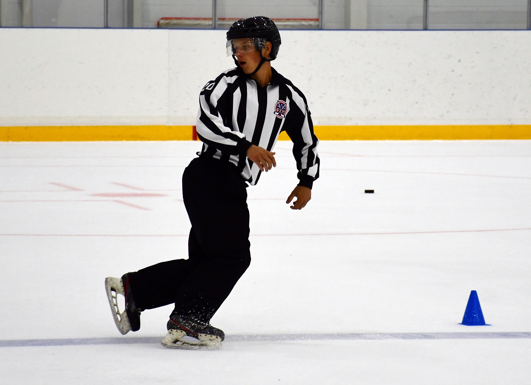 Фото: Сборы судей ФХМ, сдача нормативов на льду