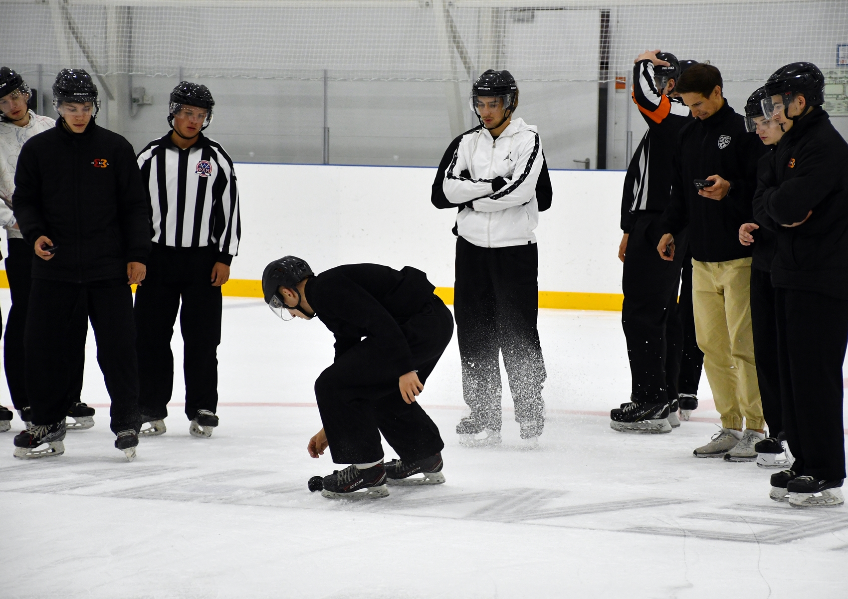 Фото: Сборы судей ФХМ, сдача нормативов на льду