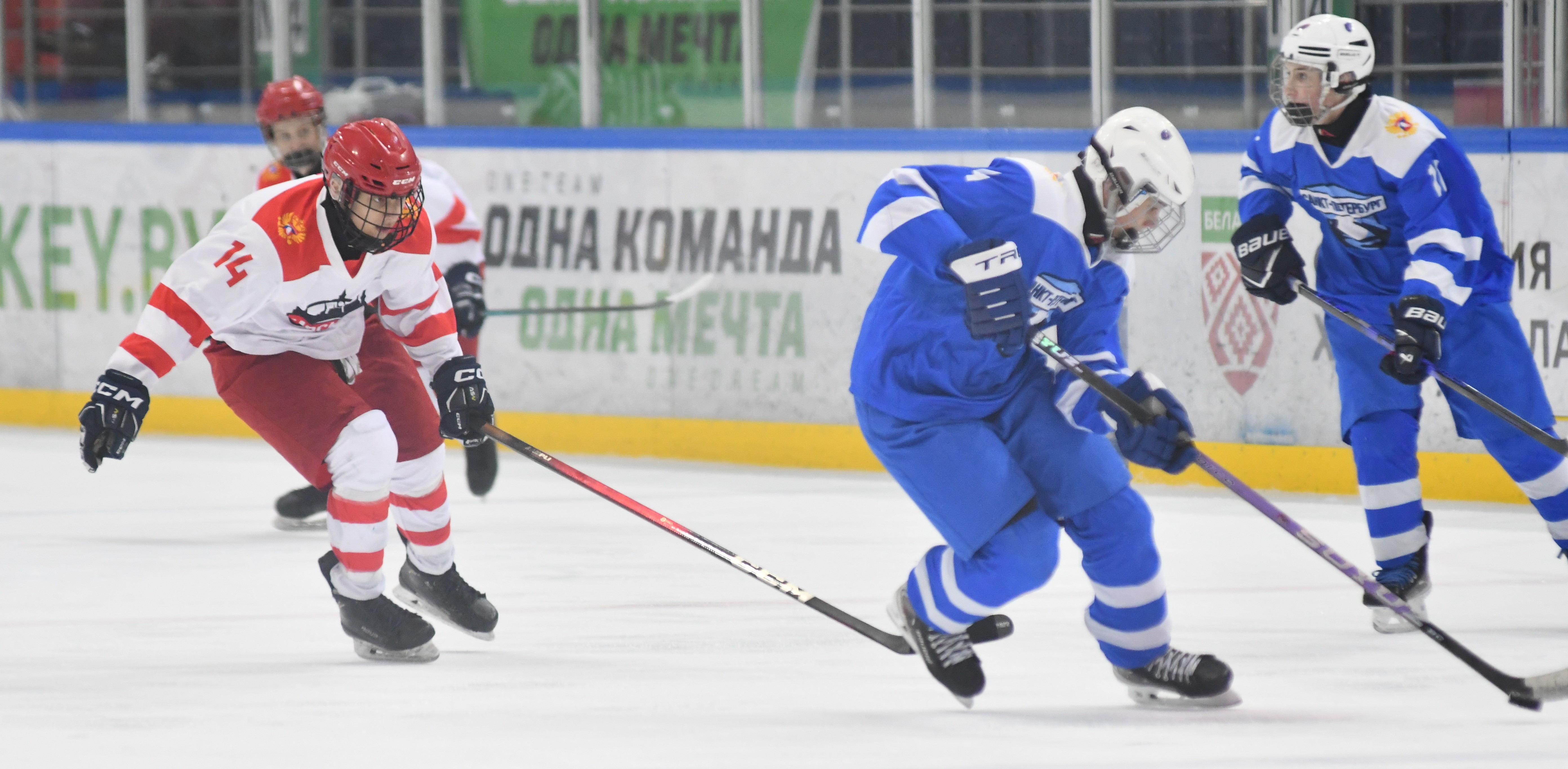 Фото: Сб. Санкт-Петербурга - сб. Москвы 2012