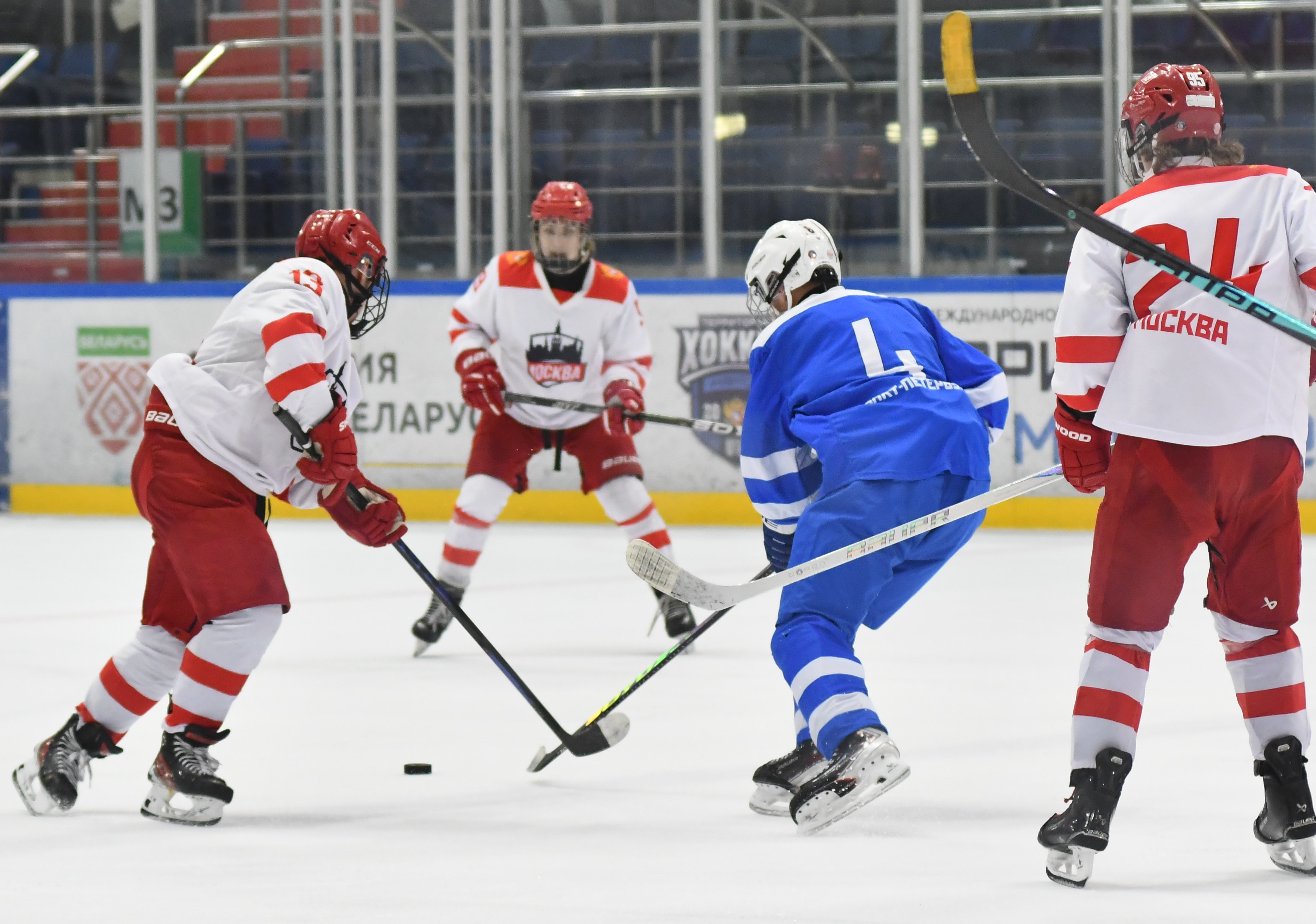 Фото: Сб. Санкт-Петербурга - сб. Москвы 2012