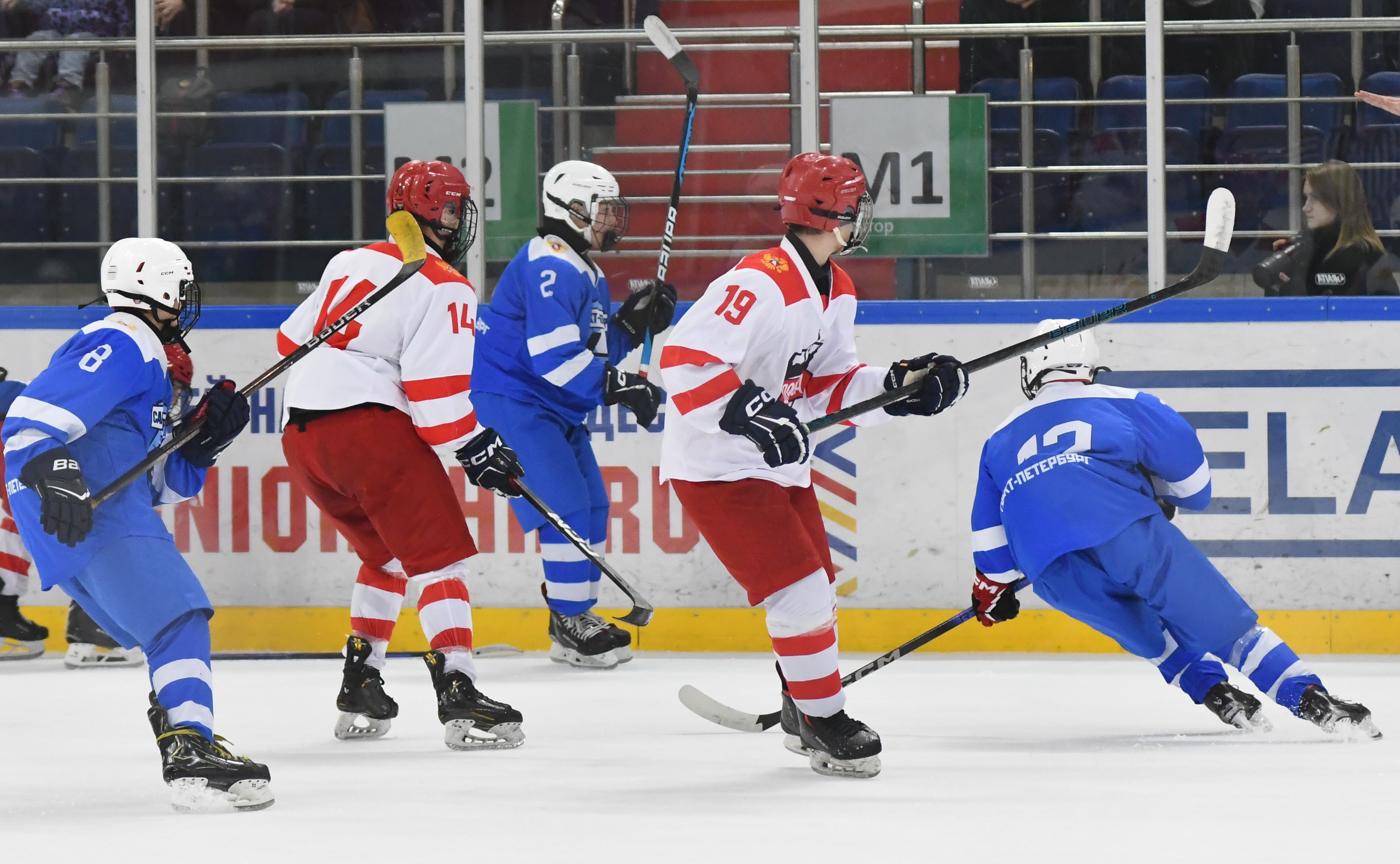 Фото: Сб. Санкт-Петербурга - сб. Москвы 2012