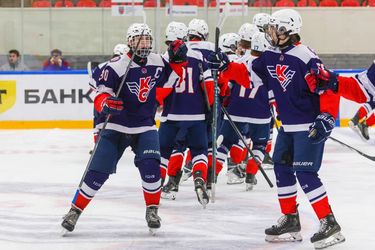 Фото: Крылья Советов - Локомотив-2004 2010 