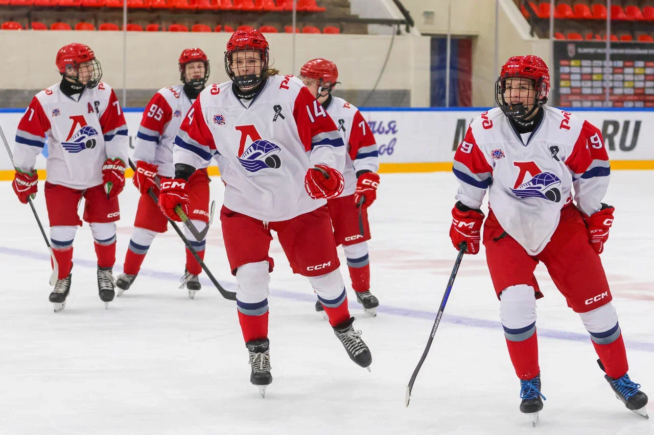 Фото: Крылья Советов - Локомотив-2004 2010 