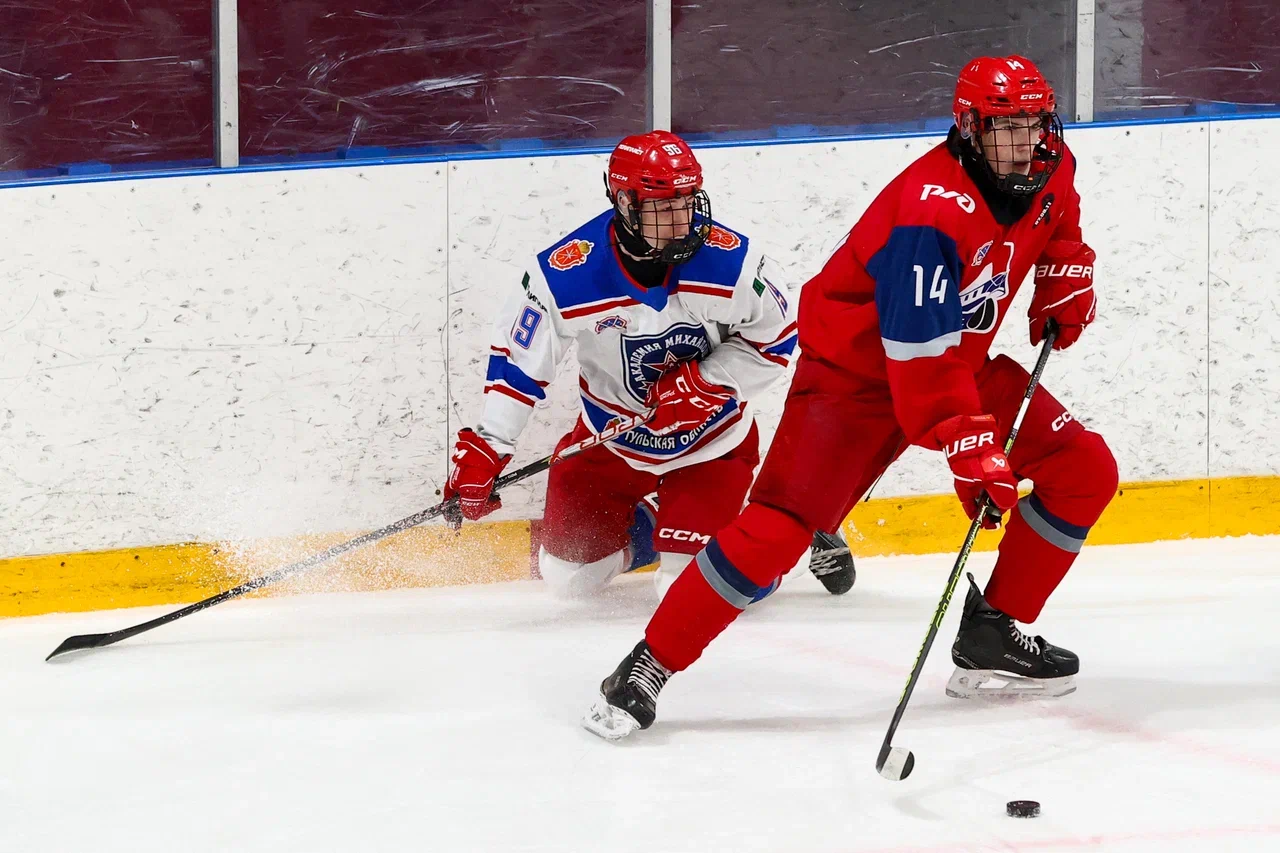 Фото: Локомотив - Академия Михайлова (Новомосковск) 2009