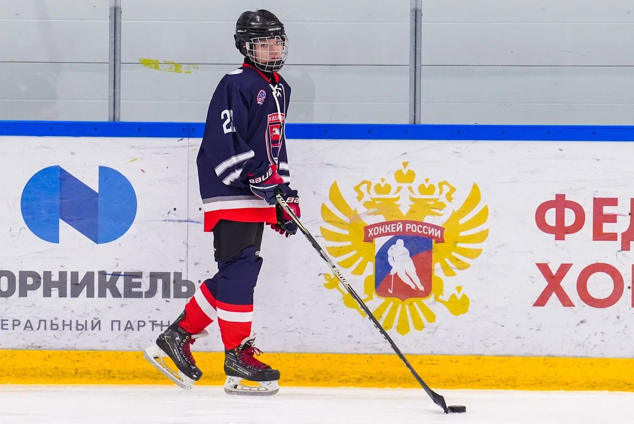 Фото: Деко Минералс - Московская академия хоккея (девочки) 2012