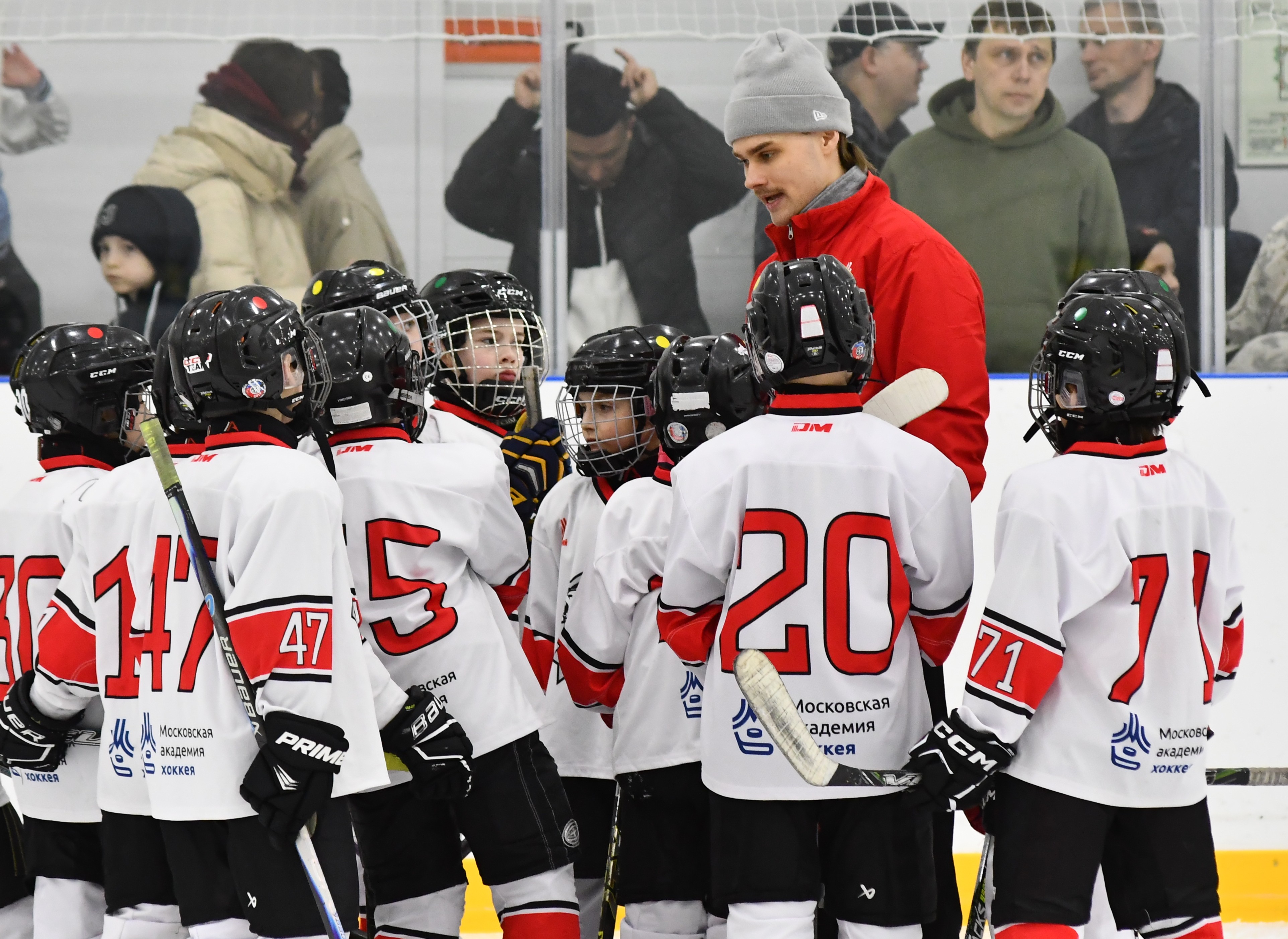 Фото: Первый игровой день второго этапа Кубка ФХМ среди команд 2017 года рождения