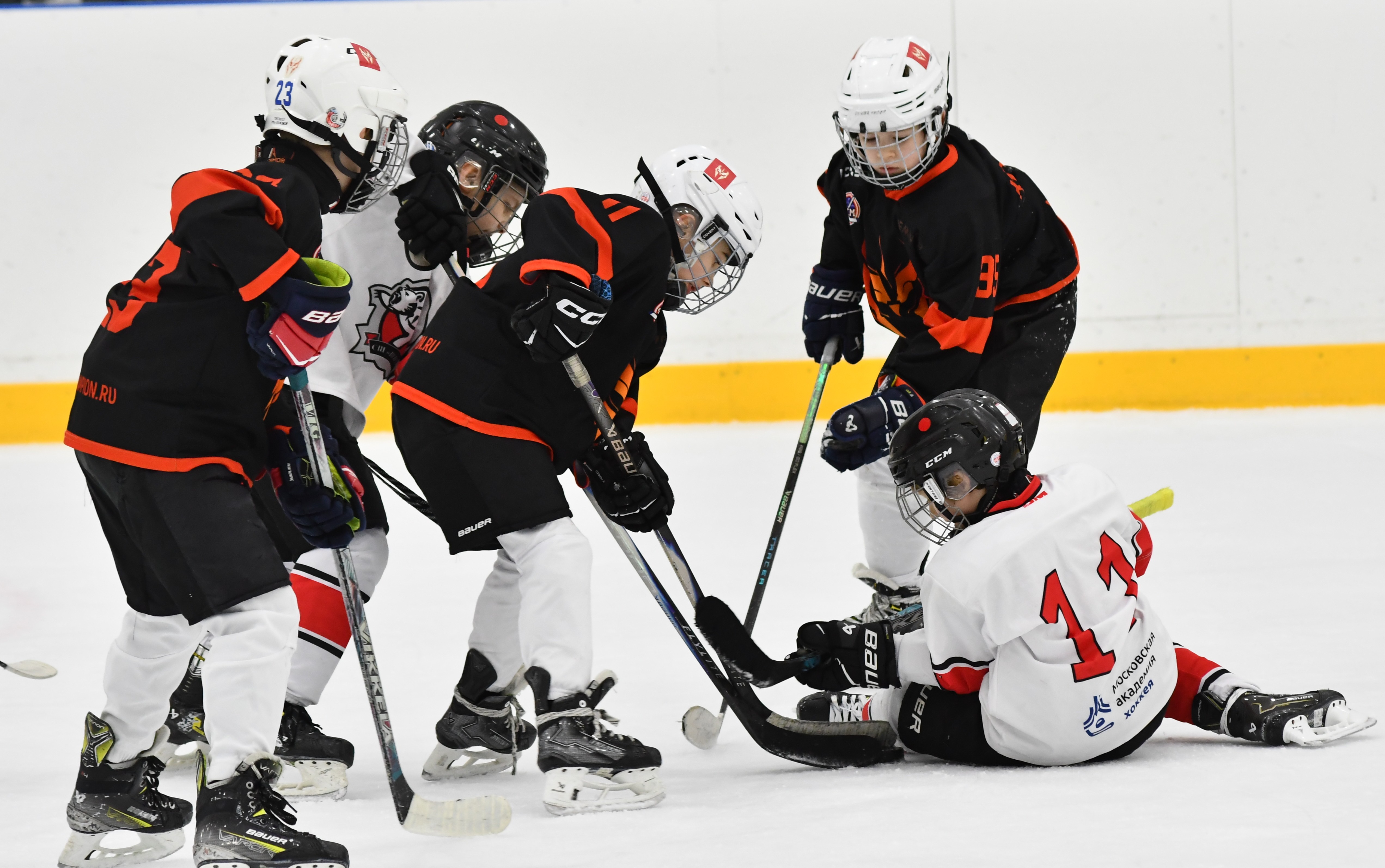 Фото: Первый игровой день второго этапа Кубка ФХМ среди команд 2017 года рождения