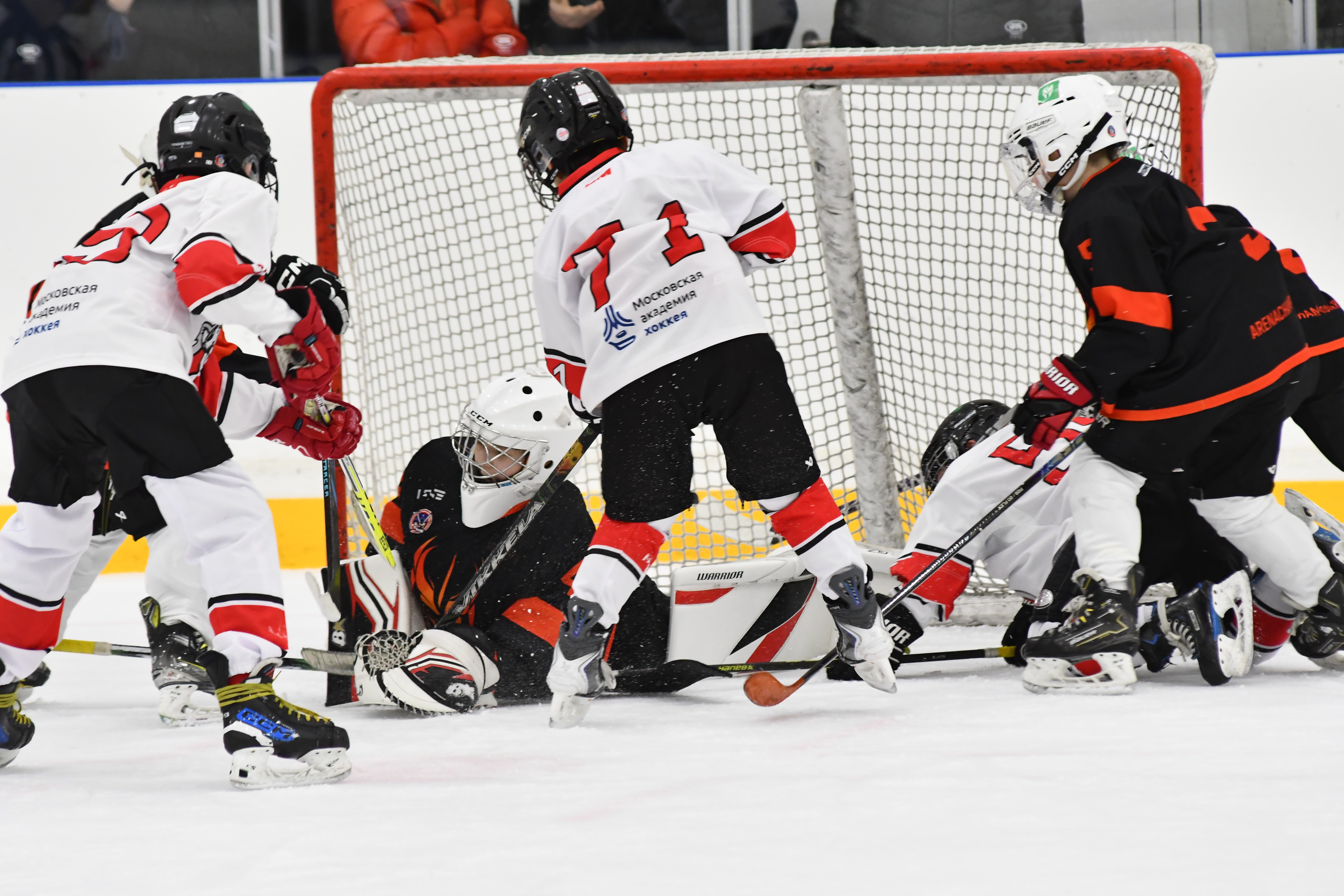 Фото: Первый игровой день второго этапа Кубка ФХМ среди команд 2017 года рождения