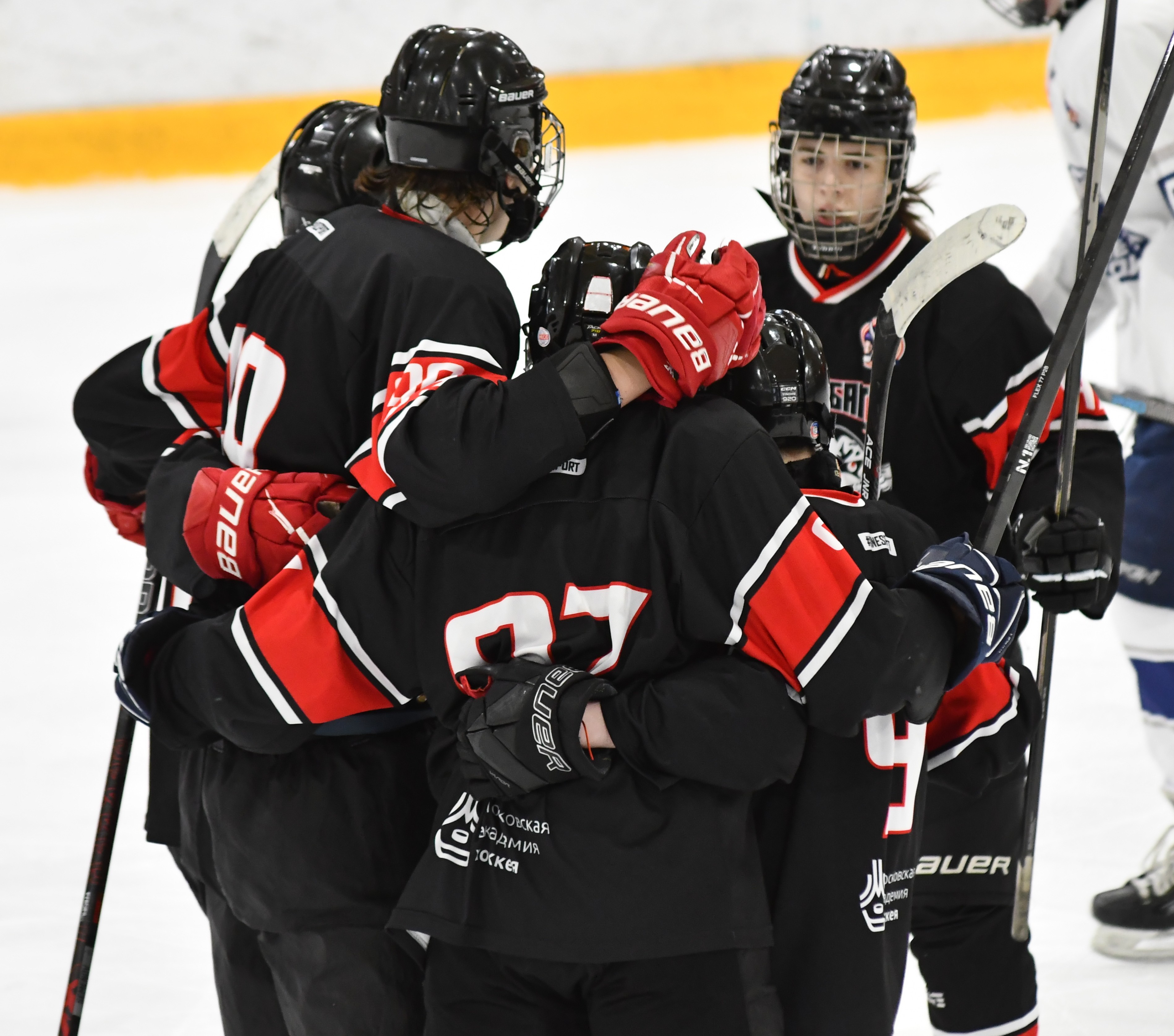 Фото: Снежные барсы - Белые медведи 2010, полуфинал