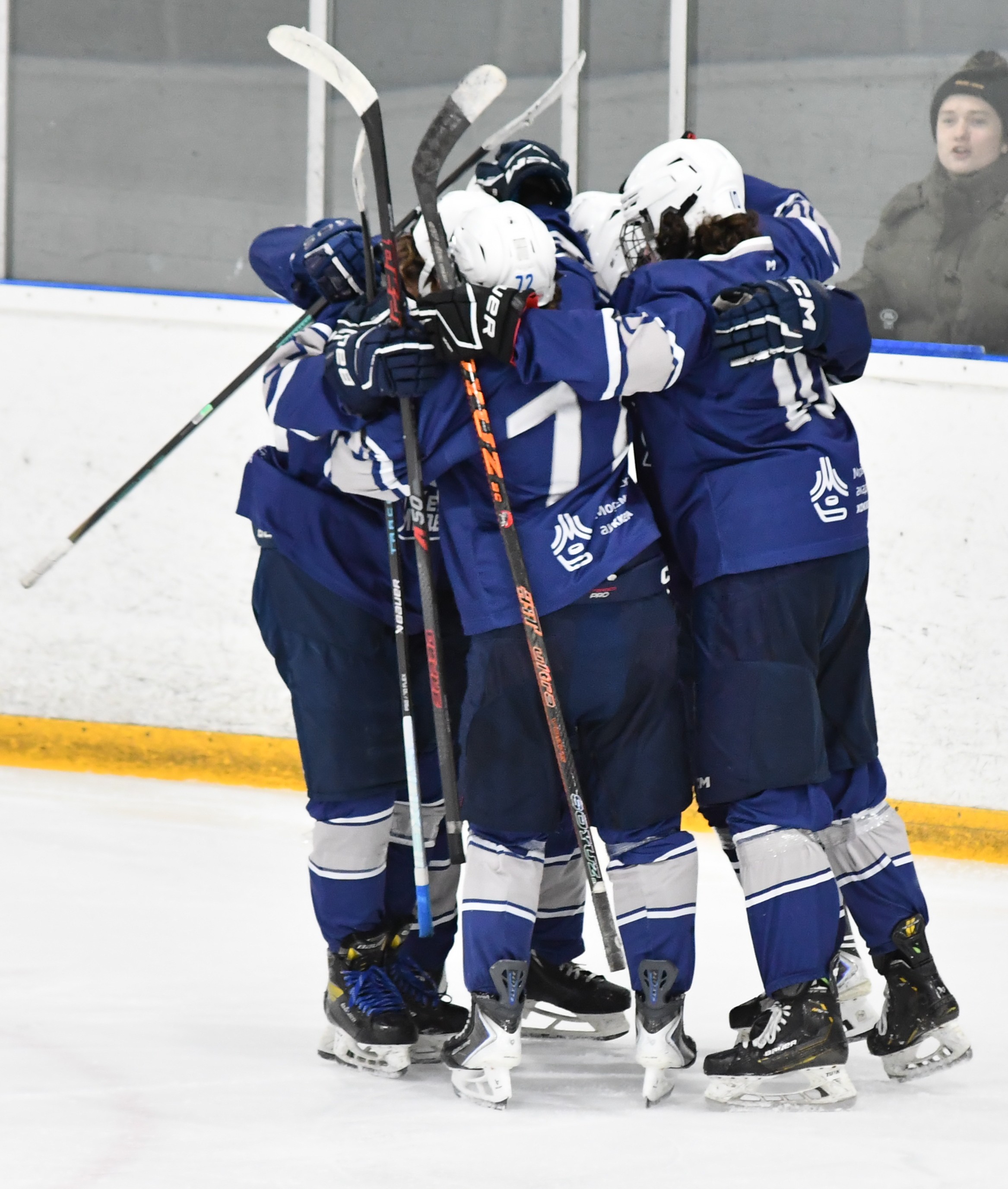 Фото: Белые медведи - Янтарь 2010, второй финальный матч плей-офф