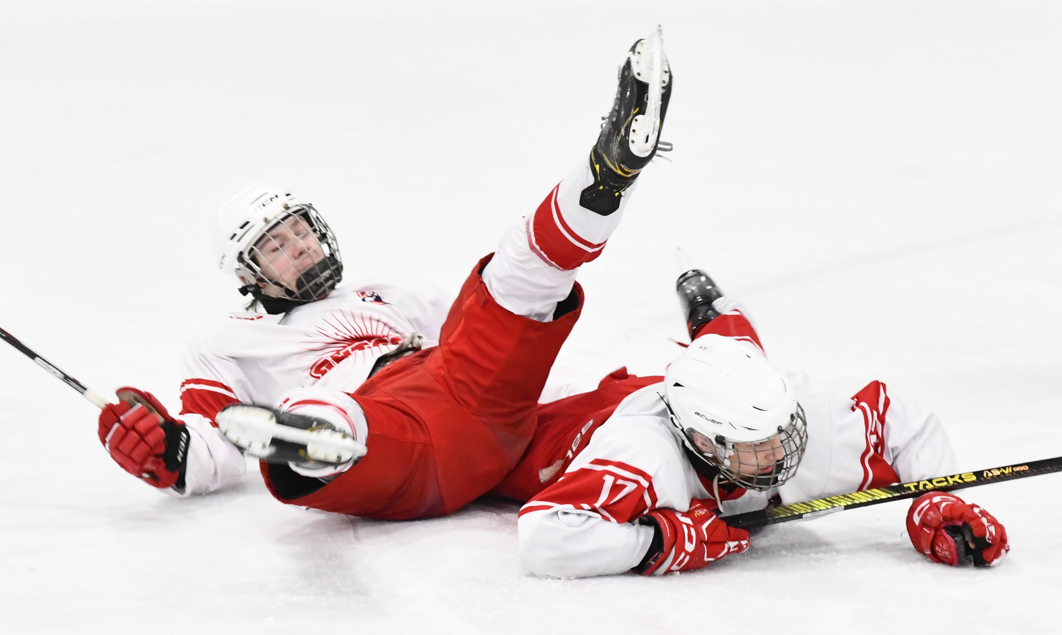 Фото: Белые медведи - Янтарь 2010, второй финальный матч плей-офф