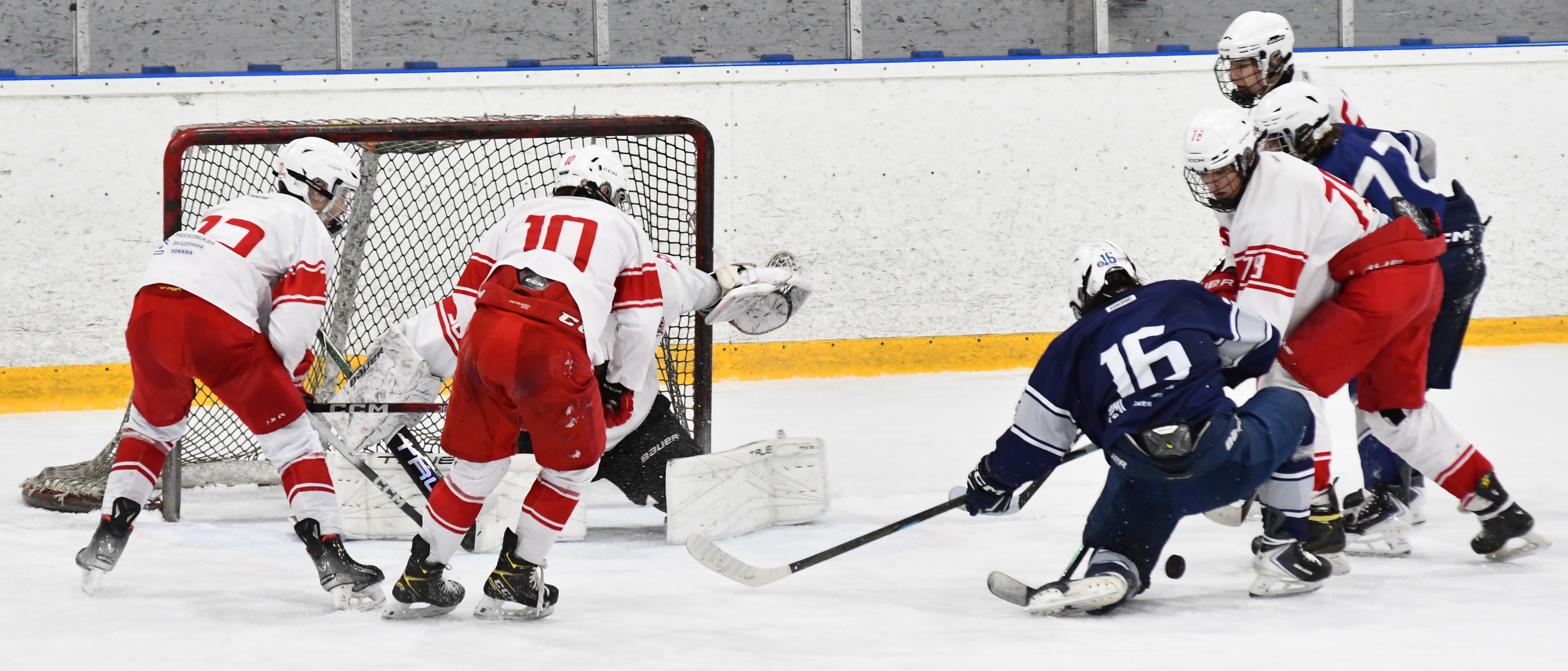 Фото: Белые медведи - Янтарь 2010, второй финальный матч плей-офф