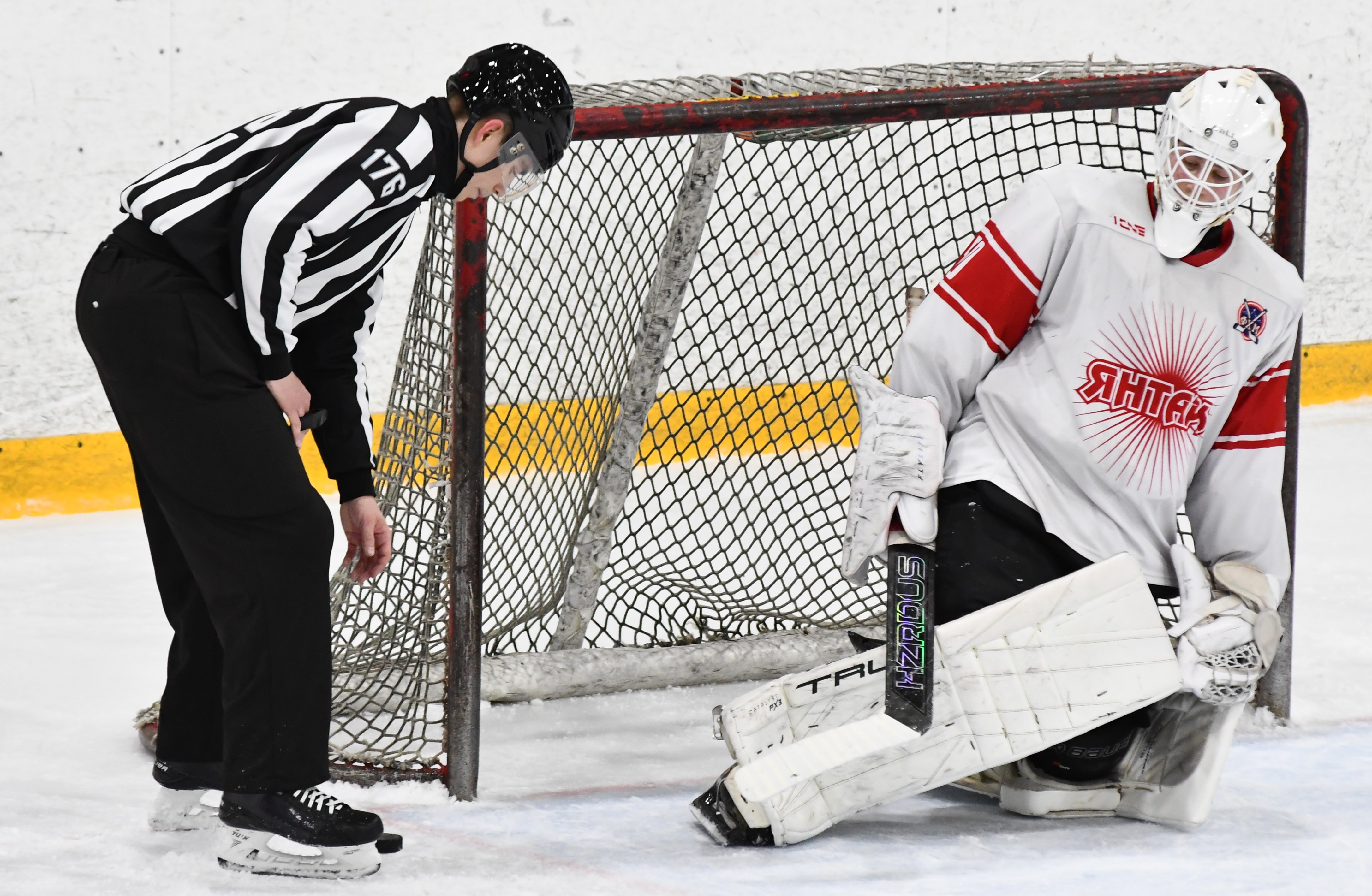 Фото: Белые медведи - Янтарь 2010, второй финальный матч плей-офф