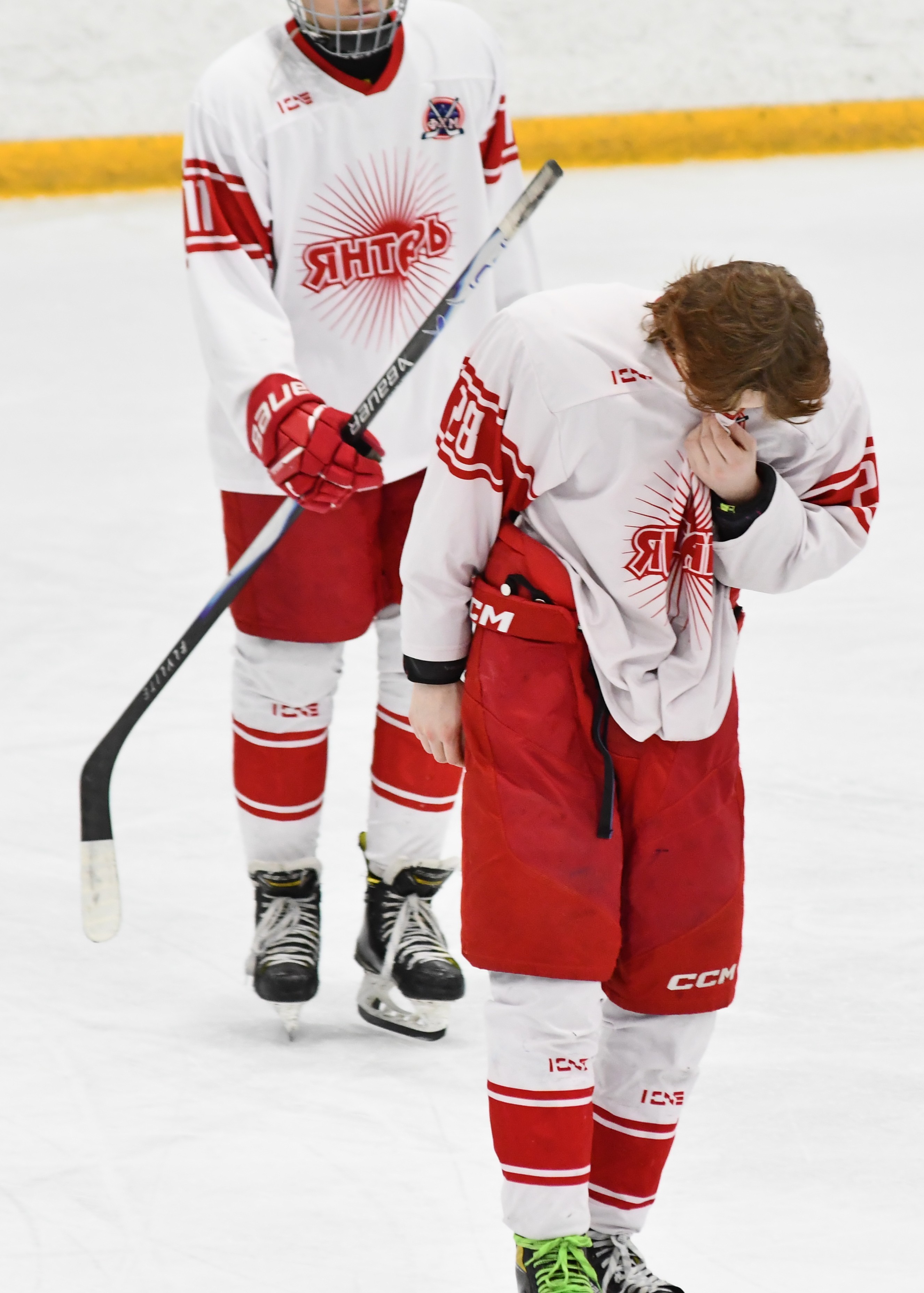 Фото: Белые медведи - Янтарь 2010, второй финальный матч плей-офф
