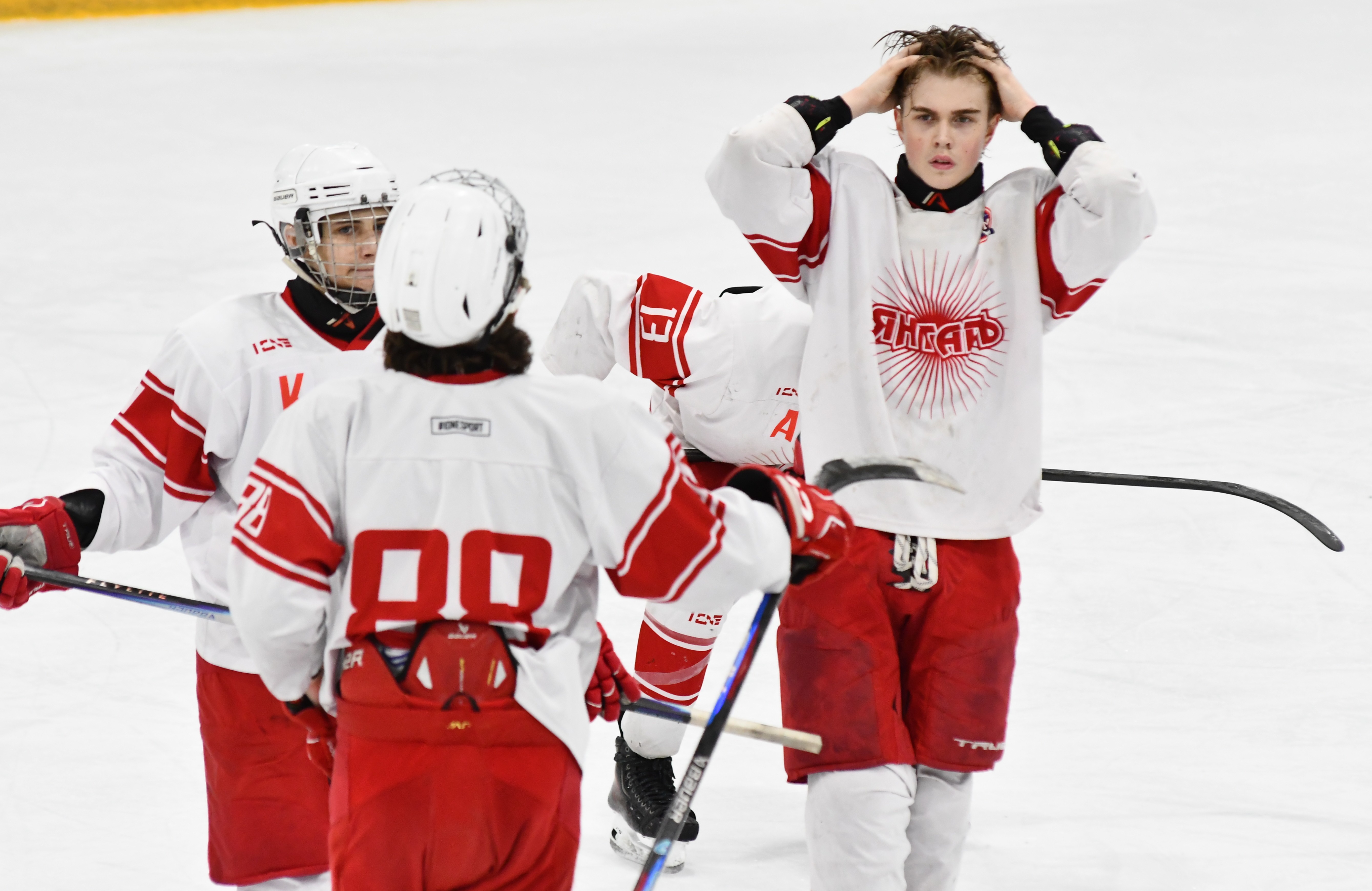 Фото: Белые медведи - Янтарь 2010, второй финальный матч плей-офф