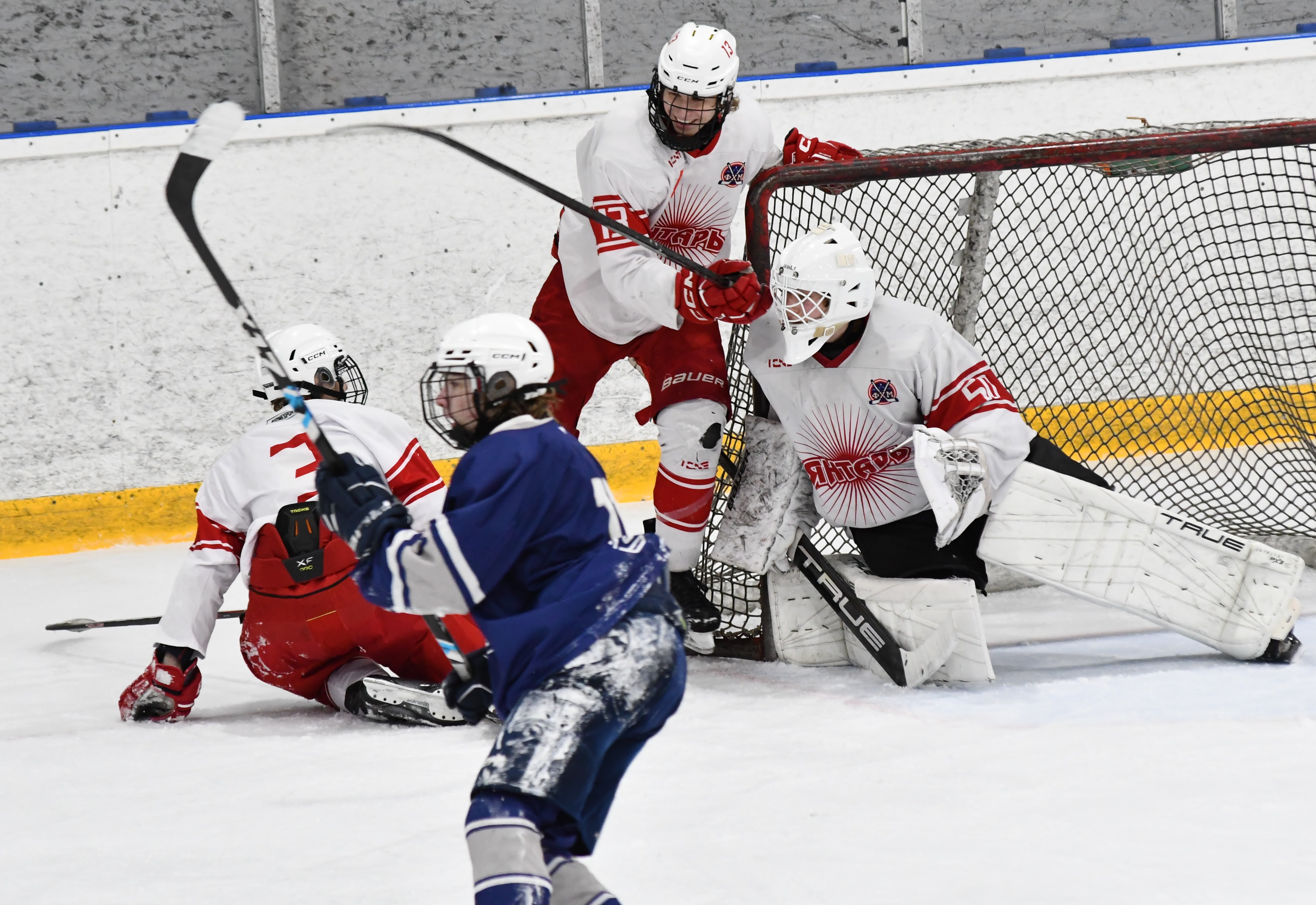 Фото: Белые медведи - Янтарь 2010, второй финальный матч плей-офф