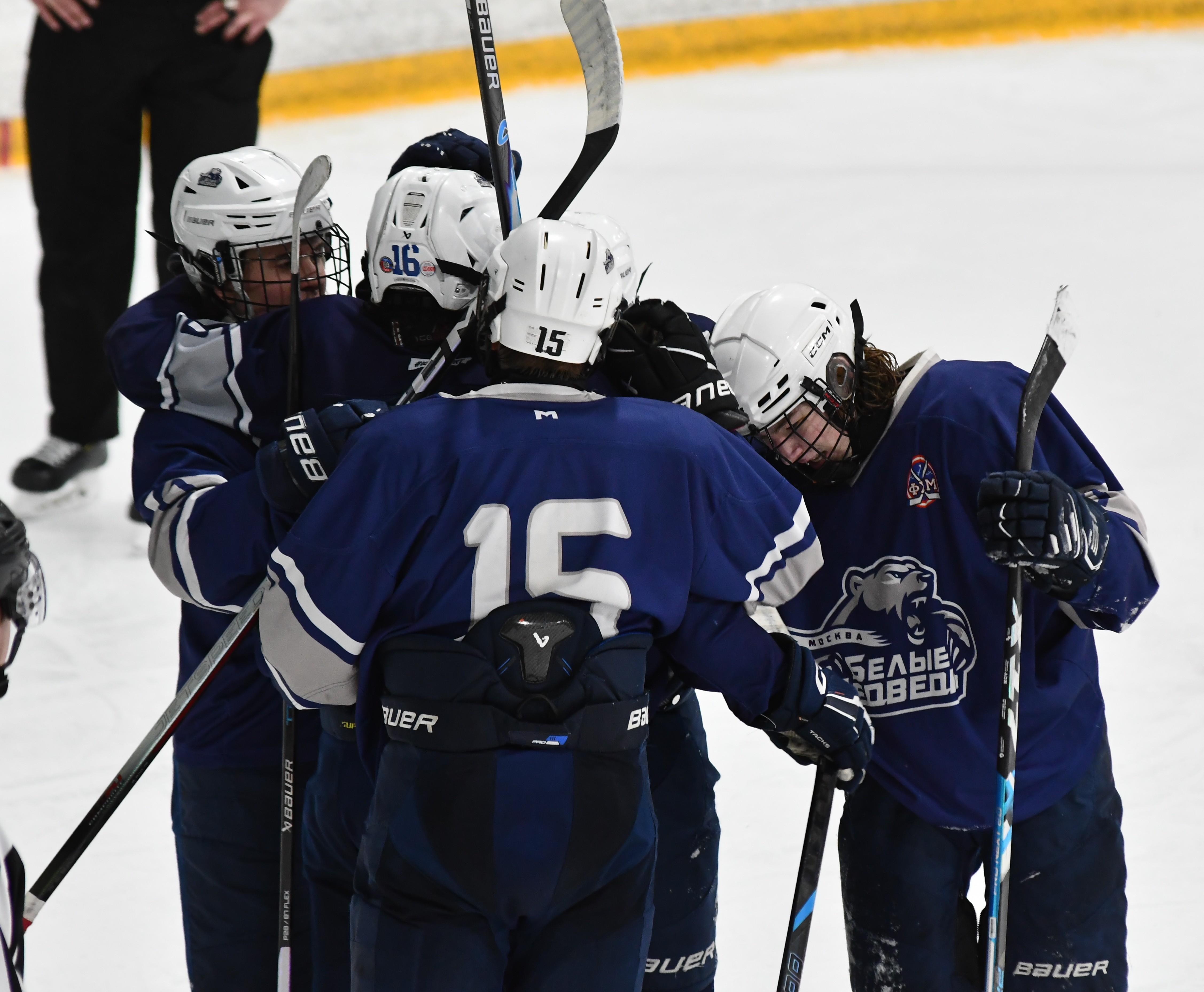 Фото: Белые медведи - Янтарь 2010, второй финальный матч плей-офф
