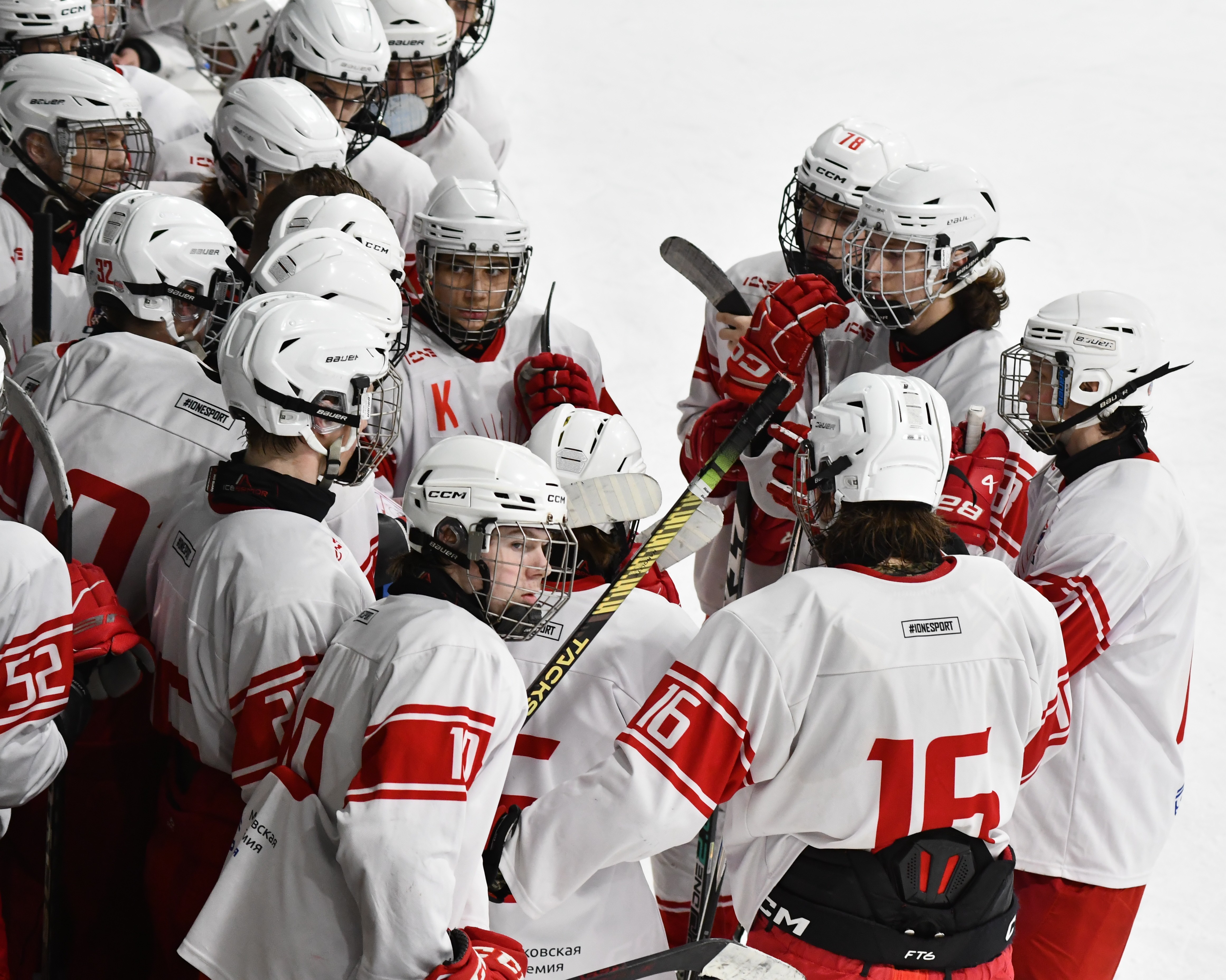 Фото: Белые медведи - Янтарь 2010, второй финальный матч плей-офф
