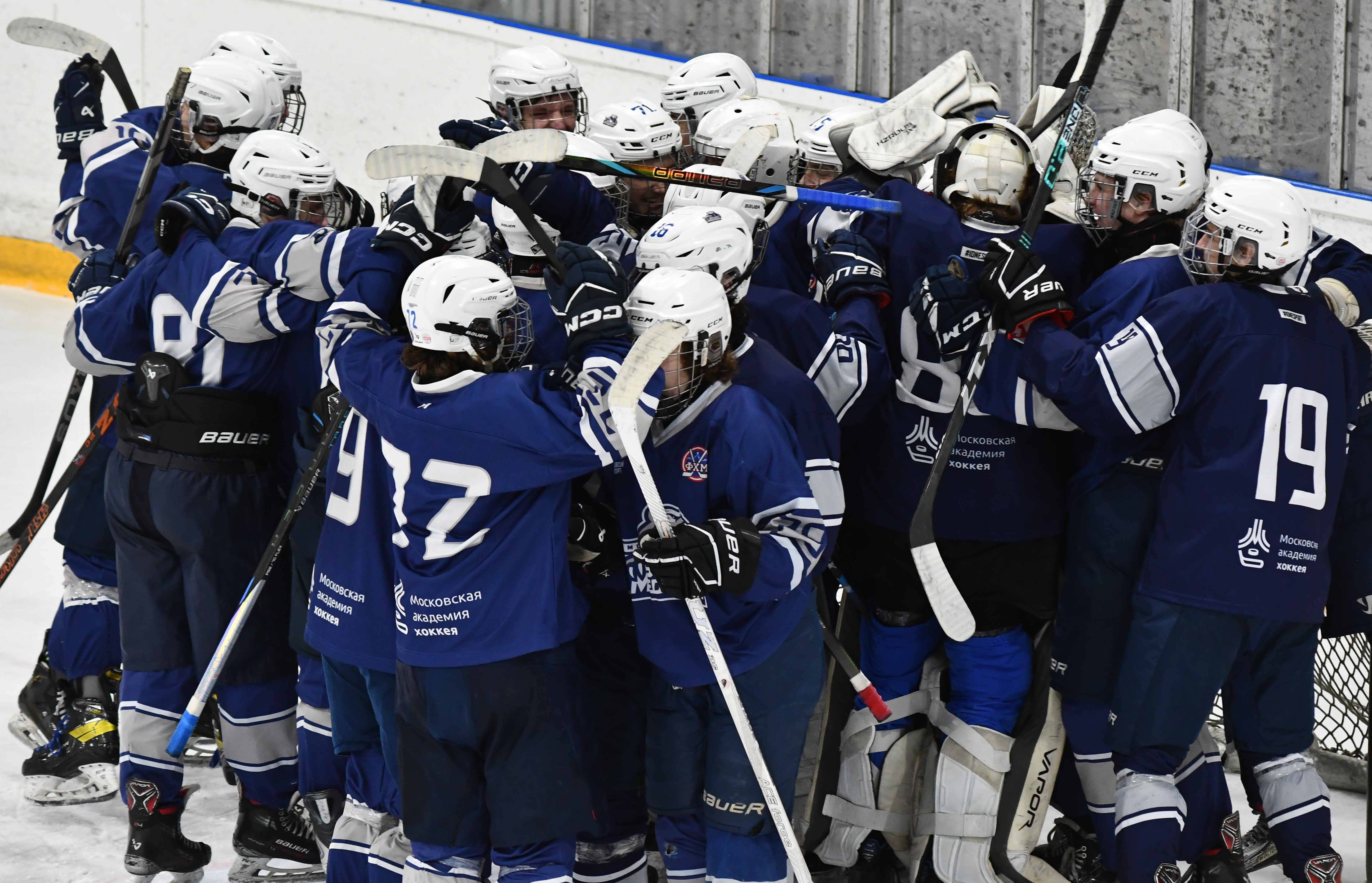 Фото: Белые медведи - Янтарь 2010, второй финальный матч плей-офф