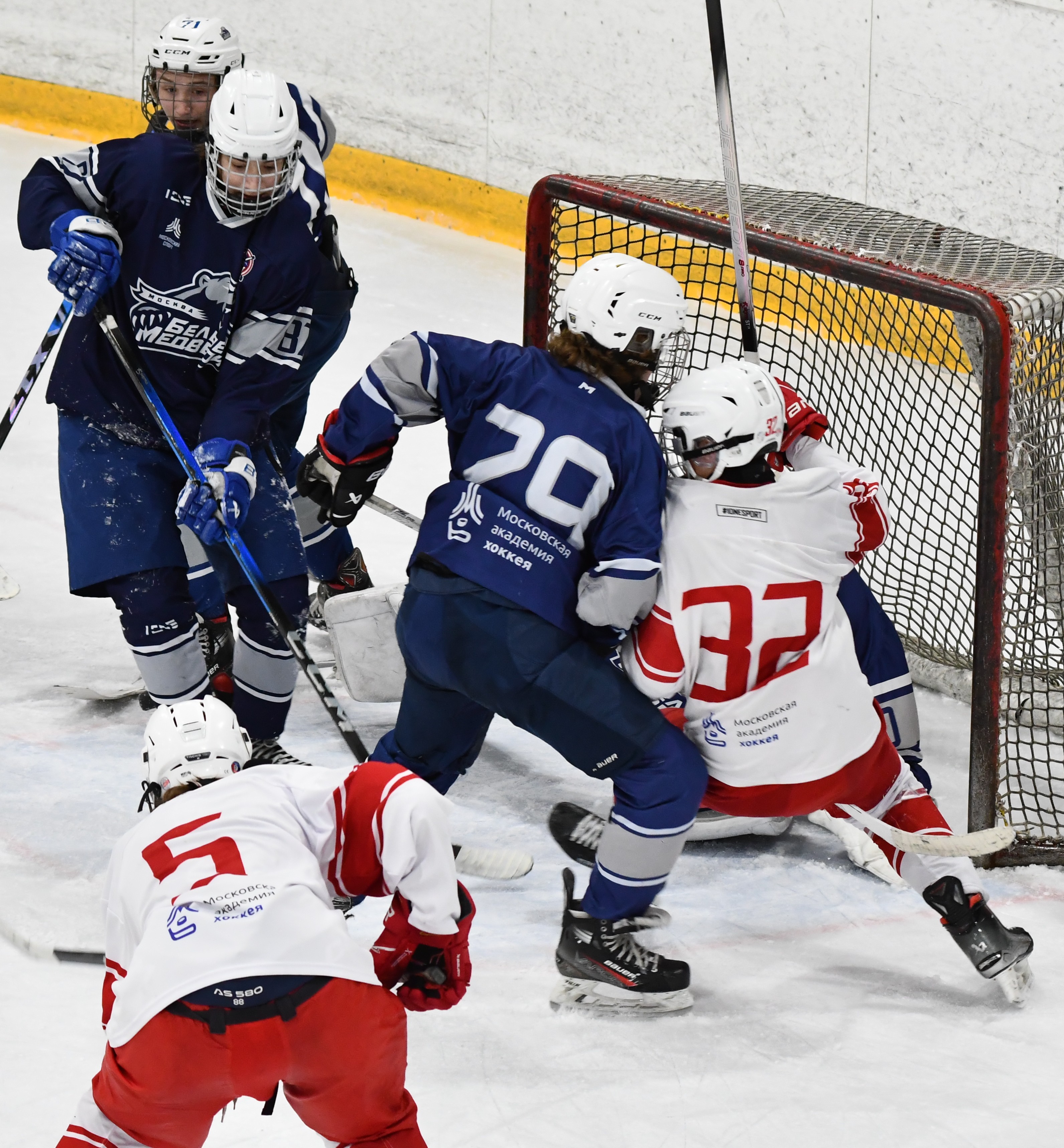 Фото: Белые медведи - Янтарь 2010, второй финальный матч плей-офф