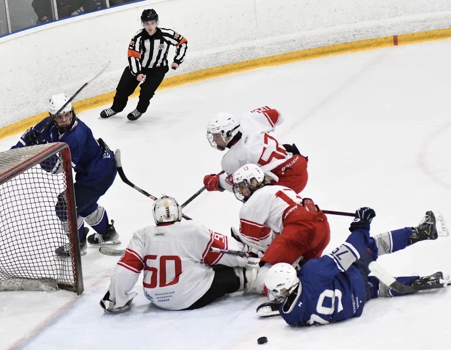 Фото: Белые медведи - Янтарь 2010, четвертый финальный матч плей-офф 