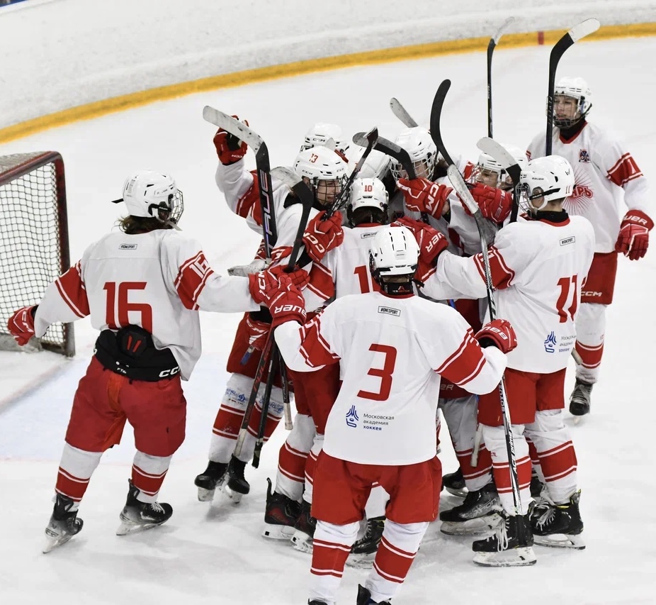 Фото: Белые медведи - Янтарь 2010, четвертый финальный матч плей-офф 