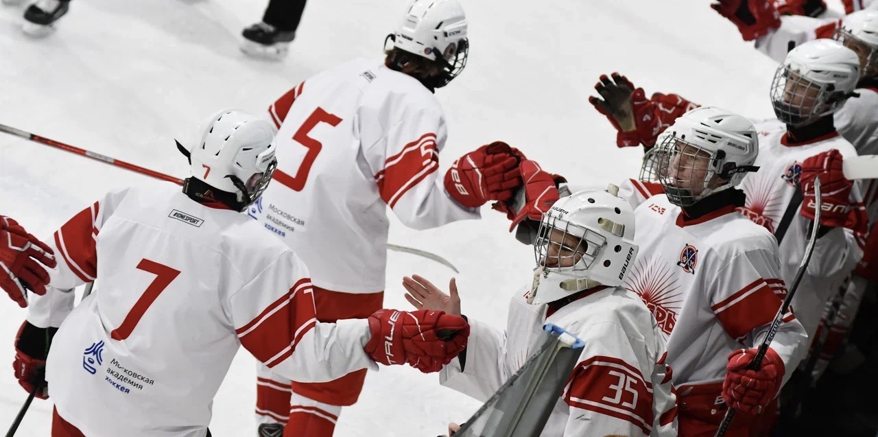 Фото: Белые медведи - Янтарь 2010, четвертый финальный матч плей-офф 