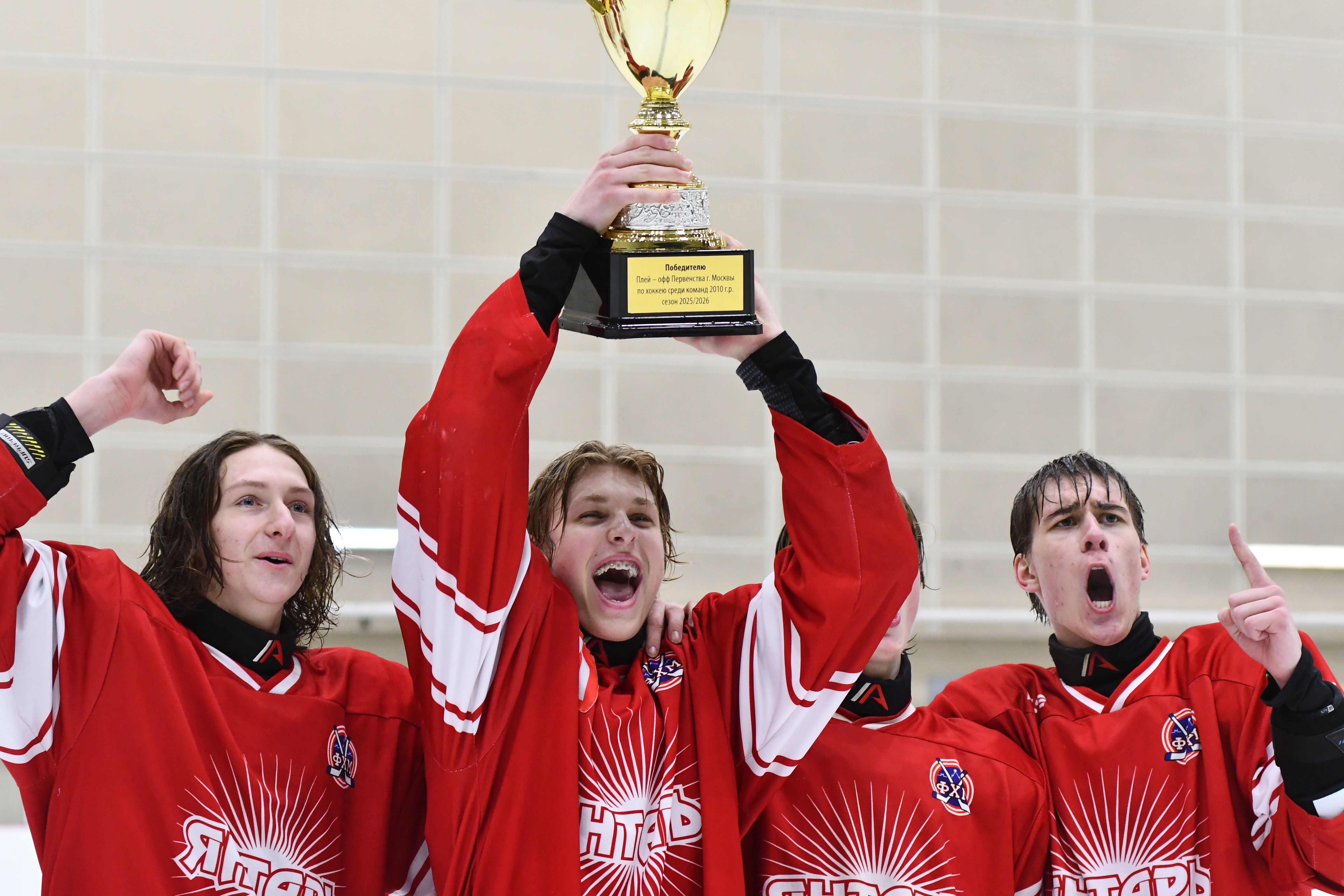 Фото: Янтарь - Белые медведи 2010, пятый матч финала плей-офф